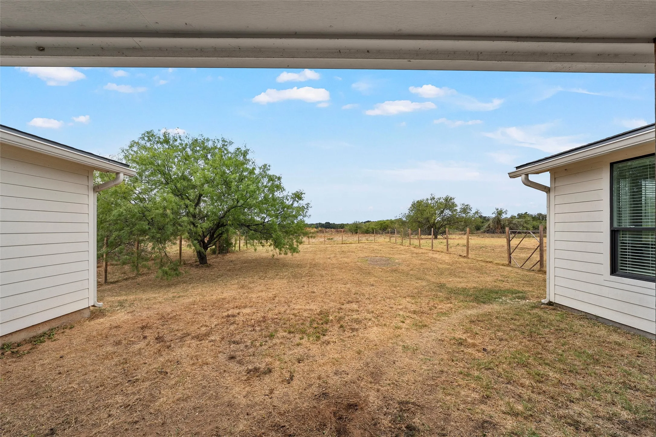 Single Family Residence For Sale in Mc Lennan County , 3325 J J Flewellen Road, Waco, Texas 76704, 4 Bedroom, 2 Bathroom, Garage spaces, 1,850 Sqft, built in 2017, mls#21381827, Real Estate Agent in Waco, Homes For Sale in Mc Lennan county, Homes For Sale in Waco, Realtor in Waco Texas, Real Estate Brokerage Independent Realty Texas, Luminita Cordes Realtor
