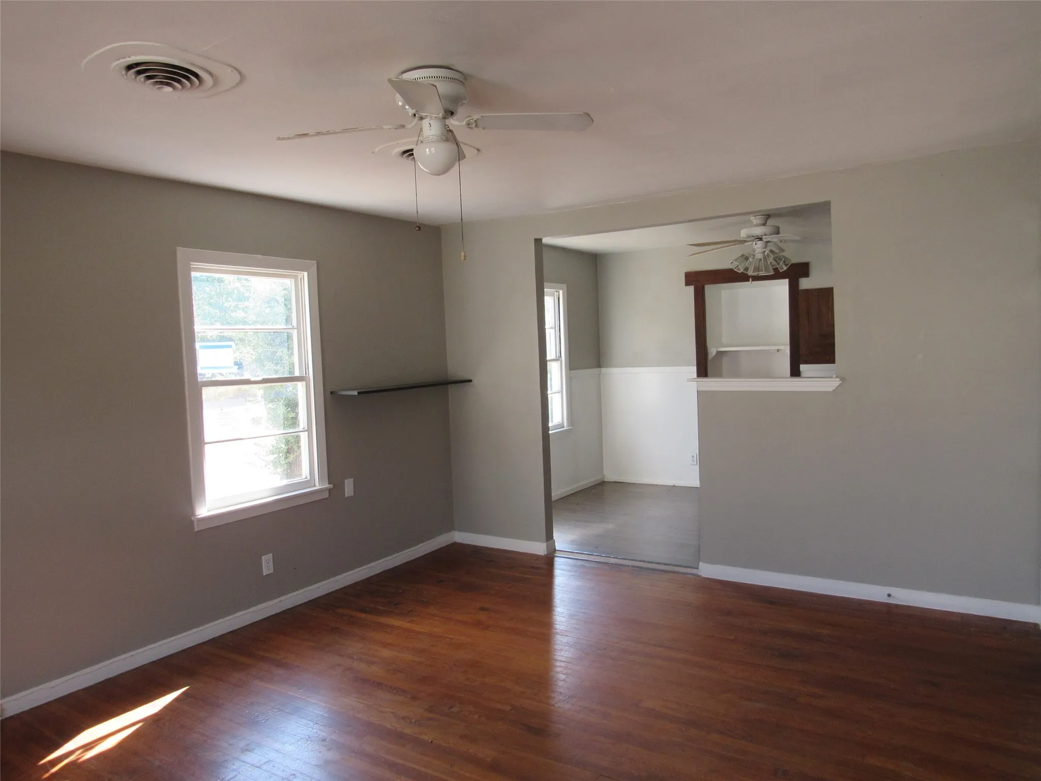 Single Family Residence For Sale in Mc Lennan County , 1311 W 3 A Street, Mc Gregor, Texas 76657, 3 Bedroom, 2 Bathroom, Garage spaces, 1,409 Sqft, built in 1955, mls#21385222, Real Estate Agent in Mc Gregor, Homes For Sale in Mc Lennan county, Homes For Sale in Mc Gregor, Realtor in Mc Gregor Texas, Real Estate Brokerage Independent Realty Texas, Luminita Cordes Realtor
