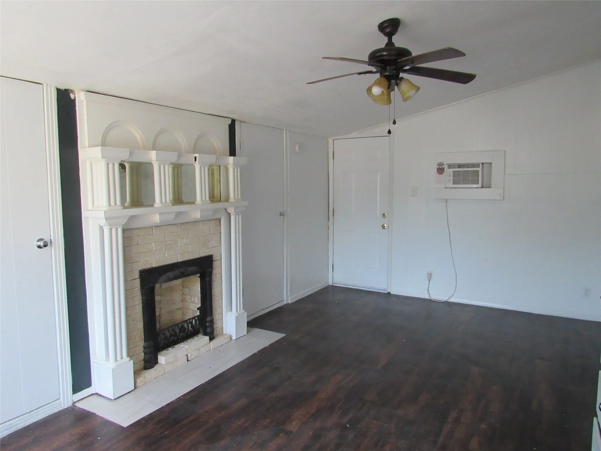 Single Family Residence For Sale in Mc Lennan County , 1311 W 3 A Street, Mc Gregor, Texas 76657, 3 Bedroom, 2 Bathroom, Garage spaces, 1,409 Sqft, built in 1955, mls#21385222, Real Estate Agent in Mc Gregor, Homes For Sale in Mc Lennan county, Homes For Sale in Mc Gregor, Realtor in Mc Gregor Texas, Real Estate Brokerage Independent Realty Texas, Luminita Cordes Realtor