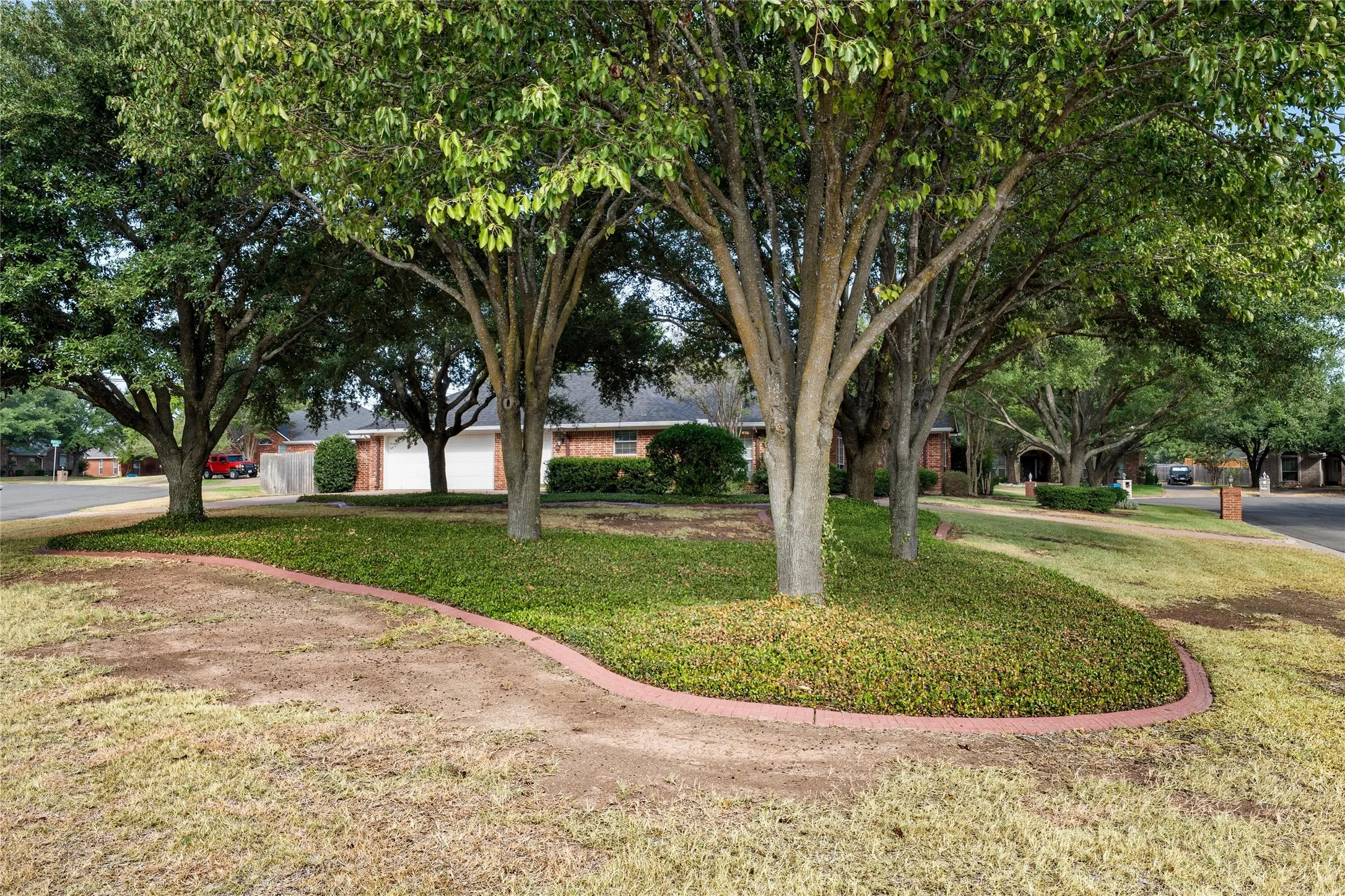 Single Family Residence For Sale in Mc Lennan County , 1223 Oakmanor Circle, Hewitt, Texas 76643, 4 Bedroom, 3 Bathroom, 2 Garage spaces, 2,308 Sqft, built in 2002, mls#21383220, Real Estate Agent in Hewitt, Homes For Sale in Mc Lennan county, Homes For Sale in Hewitt, Realtor in Hewitt Texas, Real Estate Brokerage Independent Realty Texas, Luminita Cordes Realtor