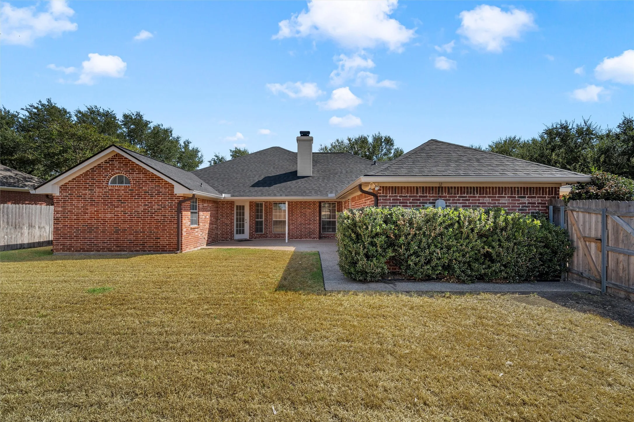 Single Family Residence For Sale in Mc Lennan County , 1223 Oakmanor Circle, Hewitt, Texas 76643, 4 Bedroom, 3 Bathroom, 2 Garage spaces, 2,308 Sqft, built in 2002, mls#21383220, Real Estate Agent in Hewitt, Homes For Sale in Mc Lennan county, Homes For Sale in Hewitt, Realtor in Hewitt Texas, Real Estate Brokerage Independent Realty Texas, Luminita Cordes Realtor