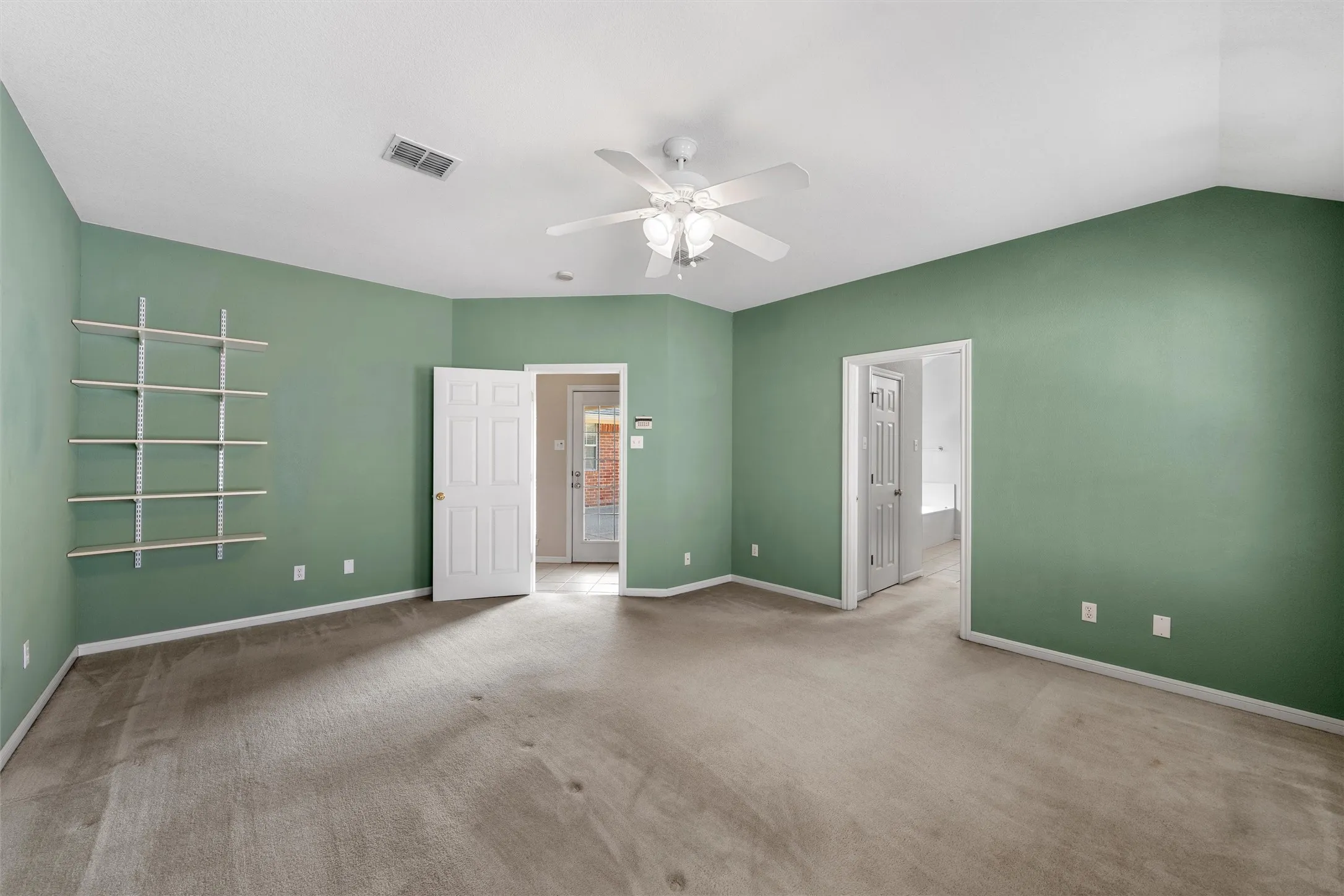 Single Family Residence For Sale in Mc Lennan County , 1223 Oakmanor Circle, Hewitt, Texas 76643, 4 Bedroom, 3 Bathroom, 2 Garage spaces, 2,308 Sqft, built in 2002, mls#21383220, Real Estate Agent in Hewitt, Homes For Sale in Mc Lennan county, Homes For Sale in Hewitt, Realtor in Hewitt Texas, Real Estate Brokerage Independent Realty Texas, Luminita Cordes Realtor