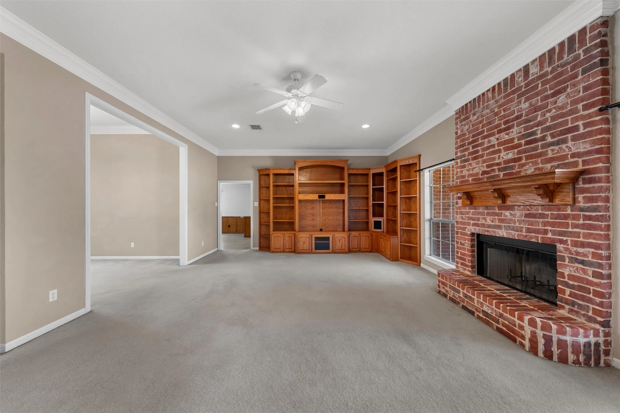 Single Family Residence For Sale in Mc Lennan County , 1223 Oakmanor Circle, Hewitt, Texas 76643, 4 Bedroom, 3 Bathroom, 2 Garage spaces, 2,308 Sqft, built in 2002, mls#21383220, Real Estate Agent in Hewitt, Homes For Sale in Mc Lennan county, Homes For Sale in Hewitt, Realtor in Hewitt Texas, Real Estate Brokerage Independent Realty Texas, Luminita Cordes Realtor