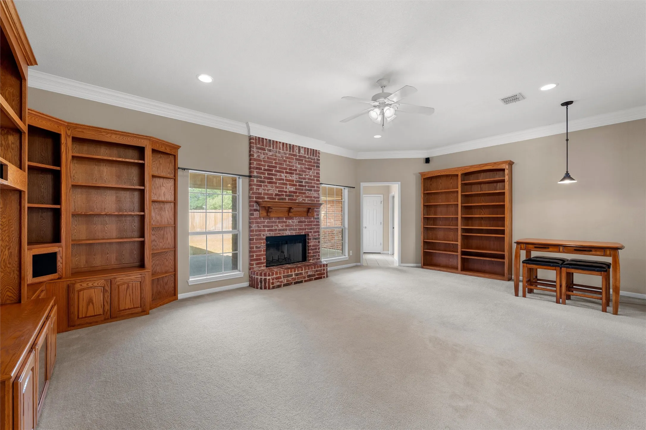 Single Family Residence For Sale in Mc Lennan County , 1223 Oakmanor Circle, Hewitt, Texas 76643, 4 Bedroom, 3 Bathroom, 2 Garage spaces, 2,308 Sqft, built in 2002, mls#21383220, Real Estate Agent in Hewitt, Homes For Sale in Mc Lennan county, Homes For Sale in Hewitt, Realtor in Hewitt Texas, Real Estate Brokerage Independent Realty Texas, Luminita Cordes Realtor