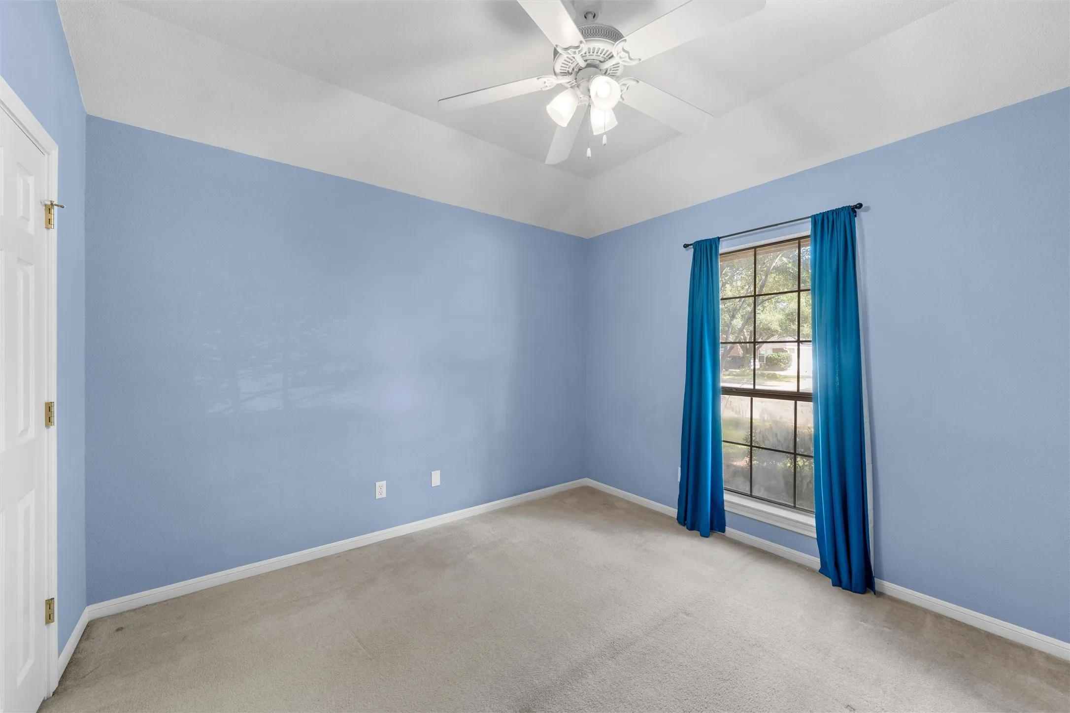 Single Family Residence For Sale in Mc Lennan County , 1223 Oakmanor Circle, Hewitt, Texas 76643, 4 Bedroom, 3 Bathroom, 2 Garage spaces, 2,308 Sqft, built in 2002, mls#21383220, Real Estate Agent in Hewitt, Homes For Sale in Mc Lennan county, Homes For Sale in Hewitt, Realtor in Hewitt Texas, Real Estate Brokerage Independent Realty Texas, Luminita Cordes Realtor