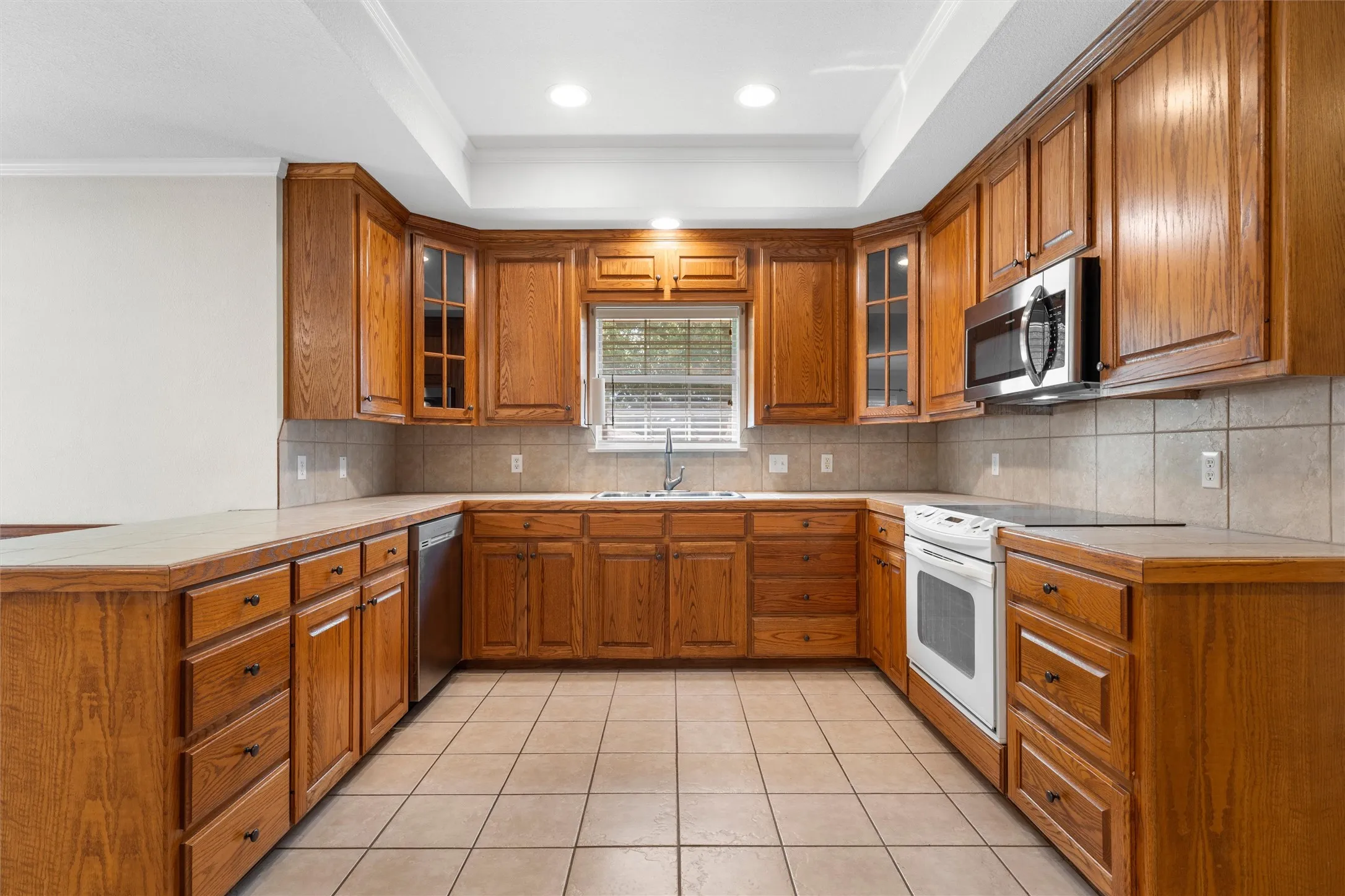 Single Family Residence For Sale in Mc Lennan County , 1223 Oakmanor Circle, Hewitt, Texas 76643, 4 Bedroom, 3 Bathroom, 2 Garage spaces, 2,308 Sqft, built in 2002, mls#21383220, Real Estate Agent in Hewitt, Homes For Sale in Mc Lennan county, Homes For Sale in Hewitt, Realtor in Hewitt Texas, Real Estate Brokerage Independent Realty Texas, Luminita Cordes Realtor
