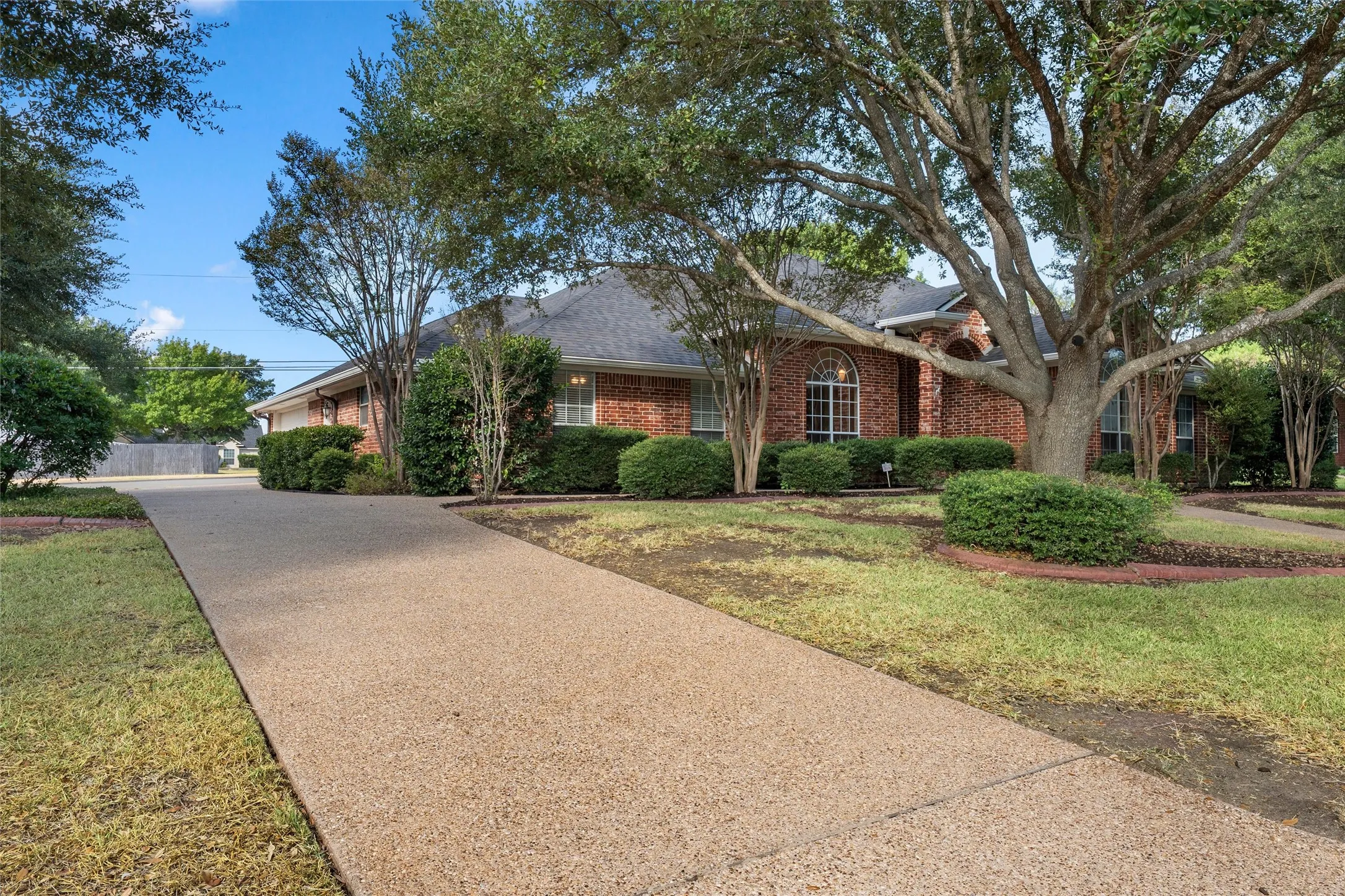 Single Family Residence For Sale in Mc Lennan County , 1223 Oakmanor Circle, Hewitt, Texas 76643, 4 Bedroom, 3 Bathroom, 2 Garage spaces, 2,308 Sqft, built in 2002, mls#21383220, Real Estate Agent in Hewitt, Homes For Sale in Mc Lennan county, Homes For Sale in Hewitt, Realtor in Hewitt Texas, Real Estate Brokerage Independent Realty Texas, Luminita Cordes Realtor