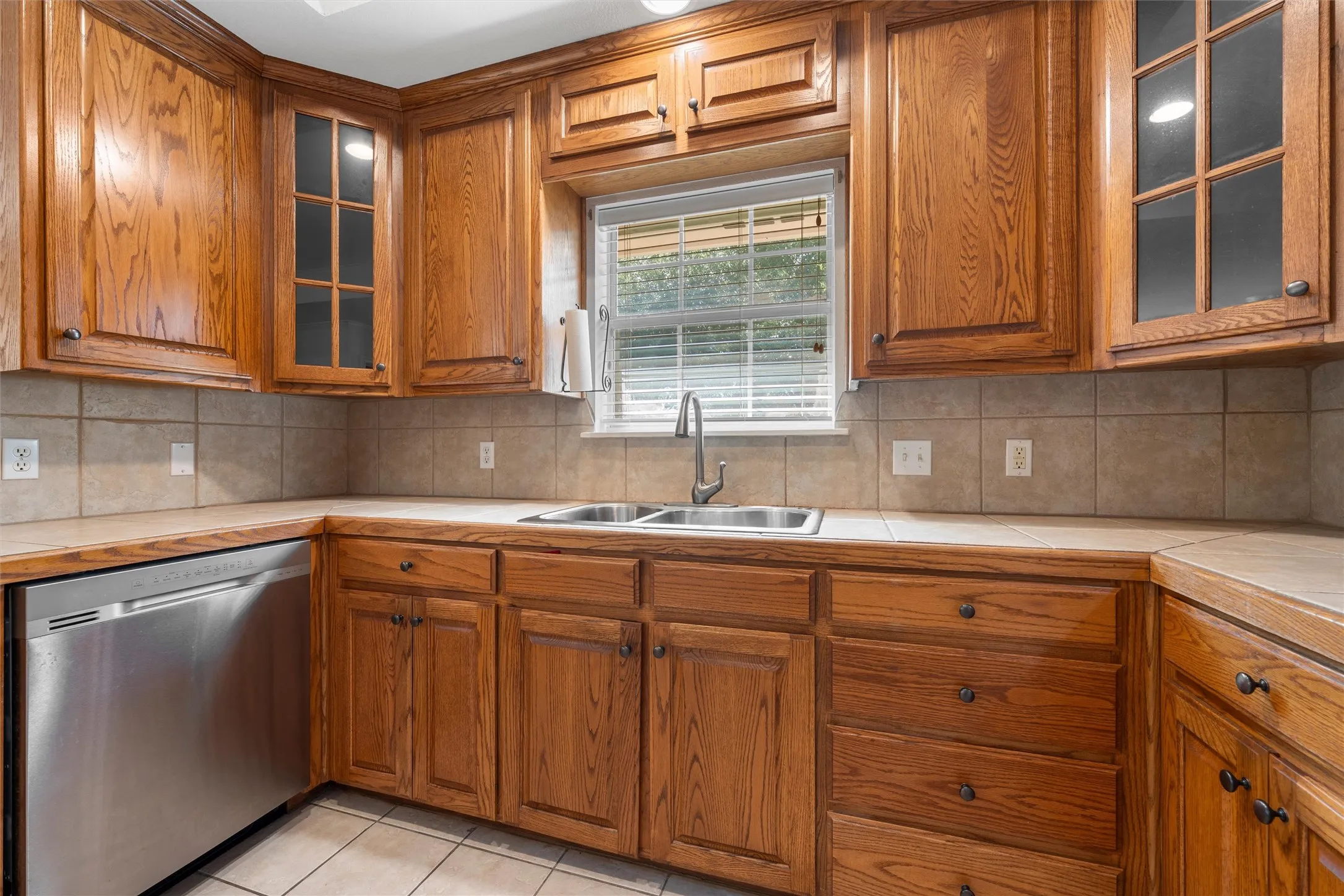 Single Family Residence For Sale in Mc Lennan County , 1223 Oakmanor Circle, Hewitt, Texas 76643, 4 Bedroom, 3 Bathroom, 2 Garage spaces, 2,308 Sqft, built in 2002, mls#21383220, Real Estate Agent in Hewitt, Homes For Sale in Mc Lennan county, Homes For Sale in Hewitt, Realtor in Hewitt Texas, Real Estate Brokerage Independent Realty Texas, Luminita Cordes Realtor