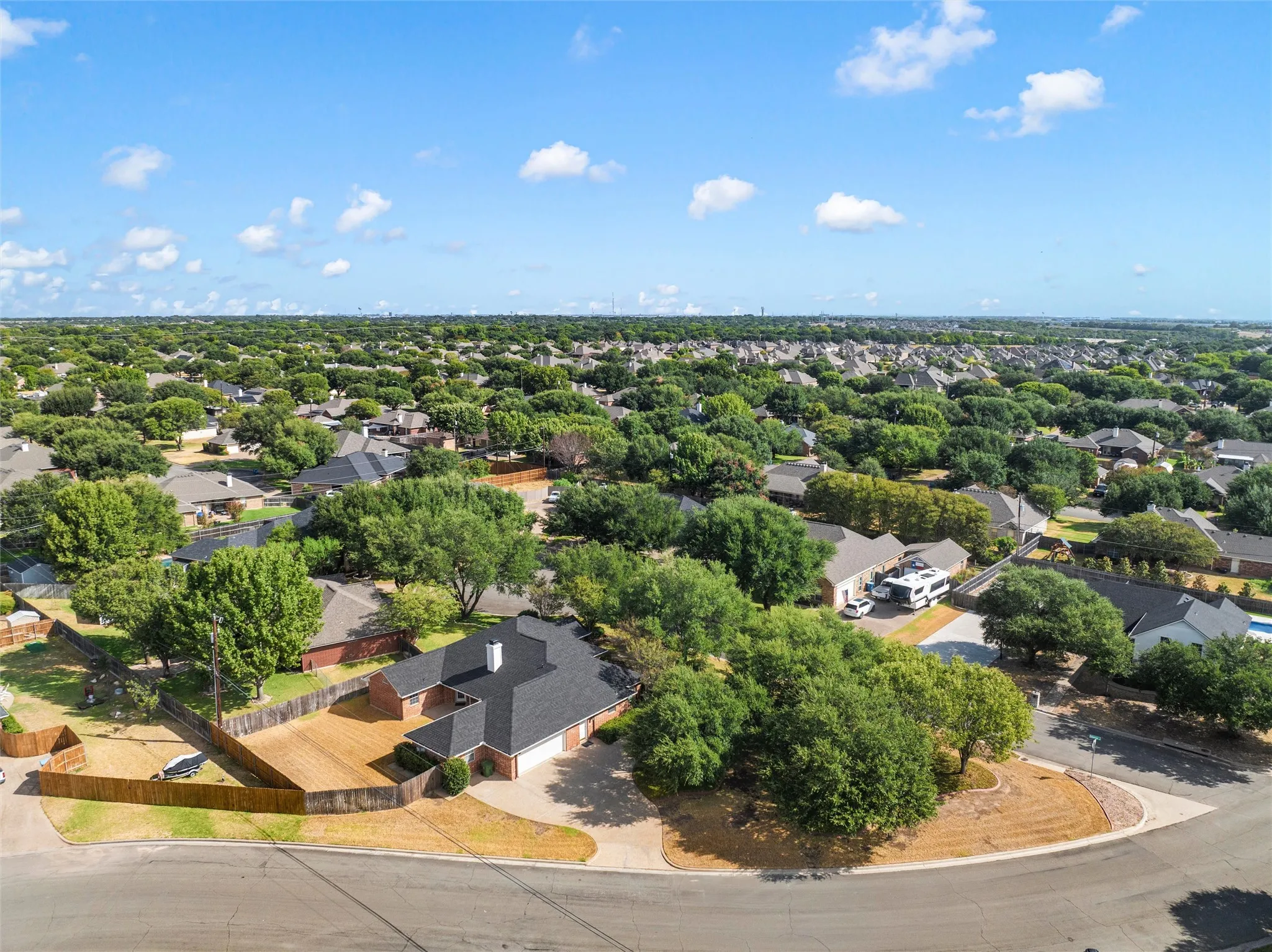 Single Family Residence For Sale in Mc Lennan County , 1223 Oakmanor Circle, Hewitt, Texas 76643, 4 Bedroom, 3 Bathroom, 2 Garage spaces, 2,308 Sqft, built in 2002, mls#21383220, Real Estate Agent in Hewitt, Homes For Sale in Mc Lennan county, Homes For Sale in Hewitt, Realtor in Hewitt Texas, Real Estate Brokerage Independent Realty Texas, Luminita Cordes Realtor
