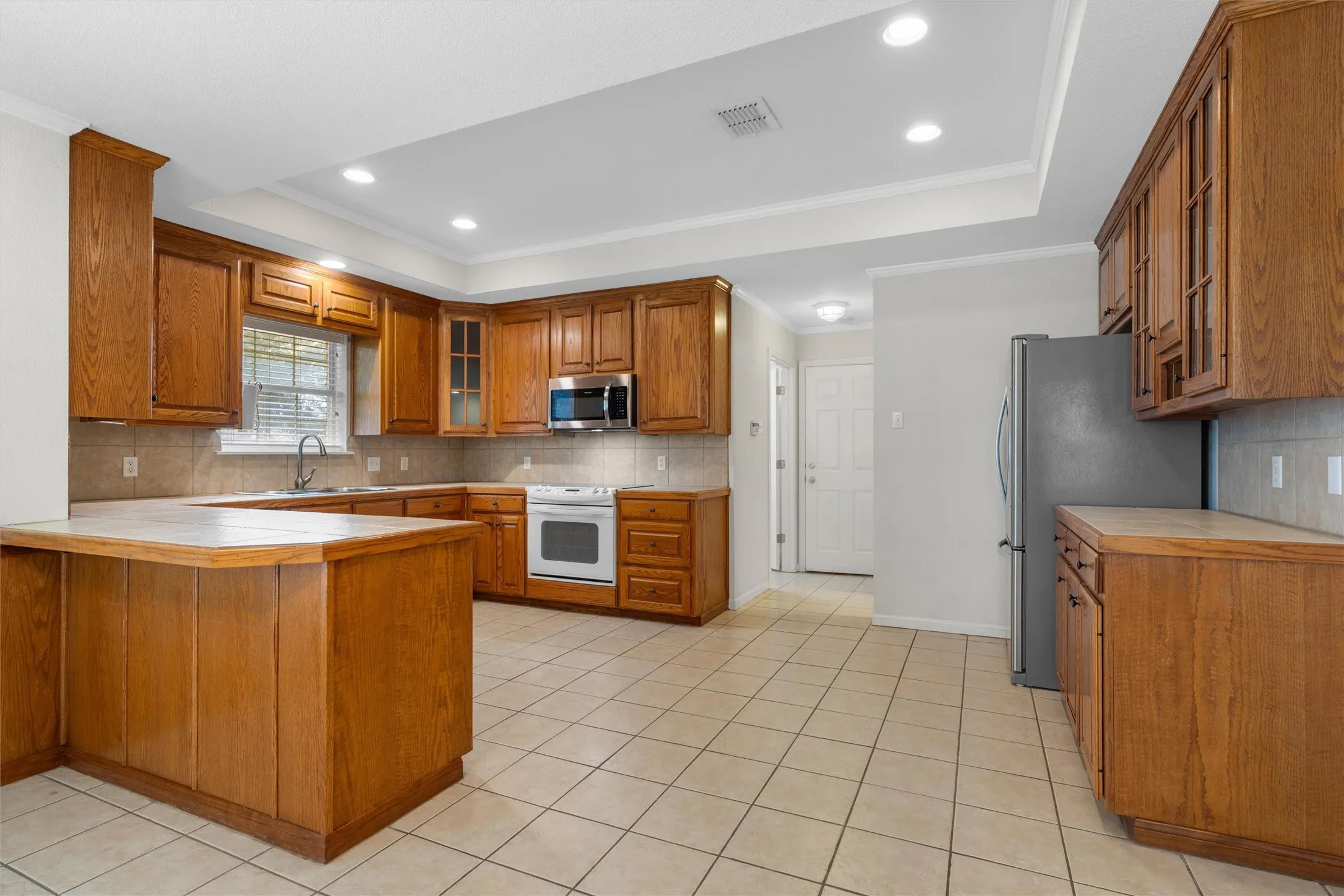 Single Family Residence For Sale in Mc Lennan County , 1223 Oakmanor Circle, Hewitt, Texas 76643, 4 Bedroom, 3 Bathroom, 2 Garage spaces, 2,308 Sqft, built in 2002, mls#21383220, Real Estate Agent in Hewitt, Homes For Sale in Mc Lennan county, Homes For Sale in Hewitt, Realtor in Hewitt Texas, Real Estate Brokerage Independent Realty Texas, Luminita Cordes Realtor