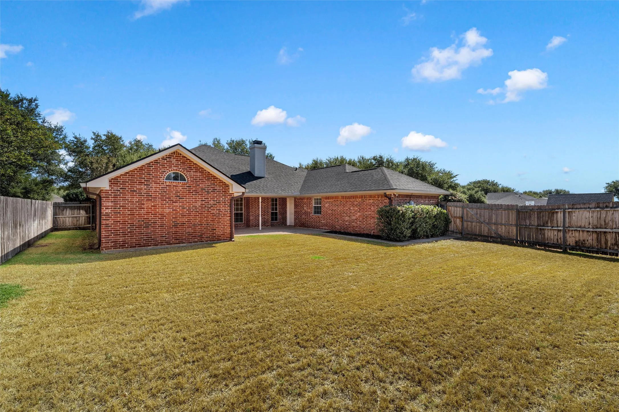 Single Family Residence For Sale in Mc Lennan County , 1223 Oakmanor Circle, Hewitt, Texas 76643, 4 Bedroom, 3 Bathroom, 2 Garage spaces, 2,308 Sqft, built in 2002, mls#21383220, Real Estate Agent in Hewitt, Homes For Sale in Mc Lennan county, Homes For Sale in Hewitt, Realtor in Hewitt Texas, Real Estate Brokerage Independent Realty Texas, Luminita Cordes Realtor