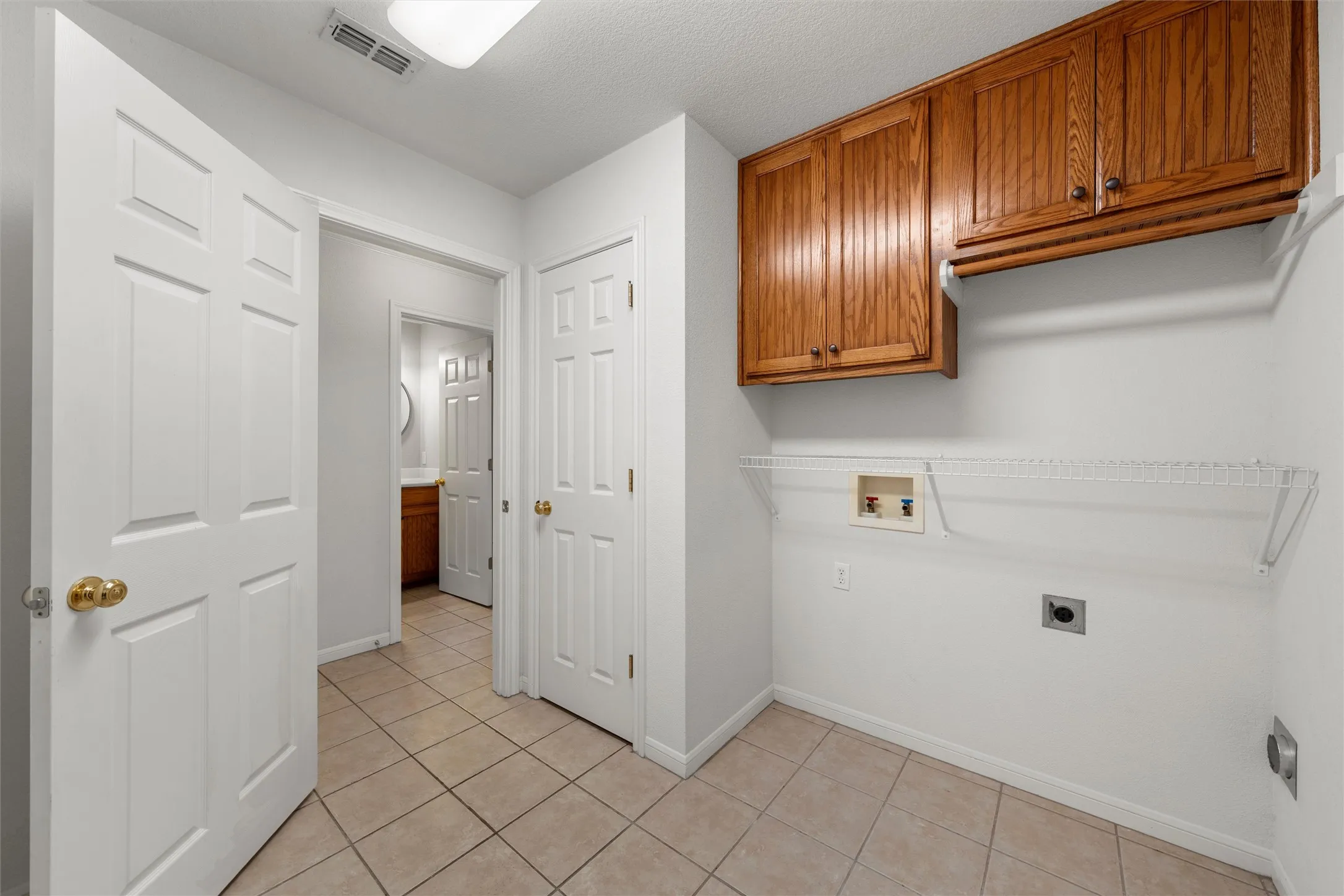 Single Family Residence For Sale in Mc Lennan County , 1223 Oakmanor Circle, Hewitt, Texas 76643, 4 Bedroom, 3 Bathroom, 2 Garage spaces, 2,308 Sqft, built in 2002, mls#21383220, Real Estate Agent in Hewitt, Homes For Sale in Mc Lennan county, Homes For Sale in Hewitt, Realtor in Hewitt Texas, Real Estate Brokerage Independent Realty Texas, Luminita Cordes Realtor