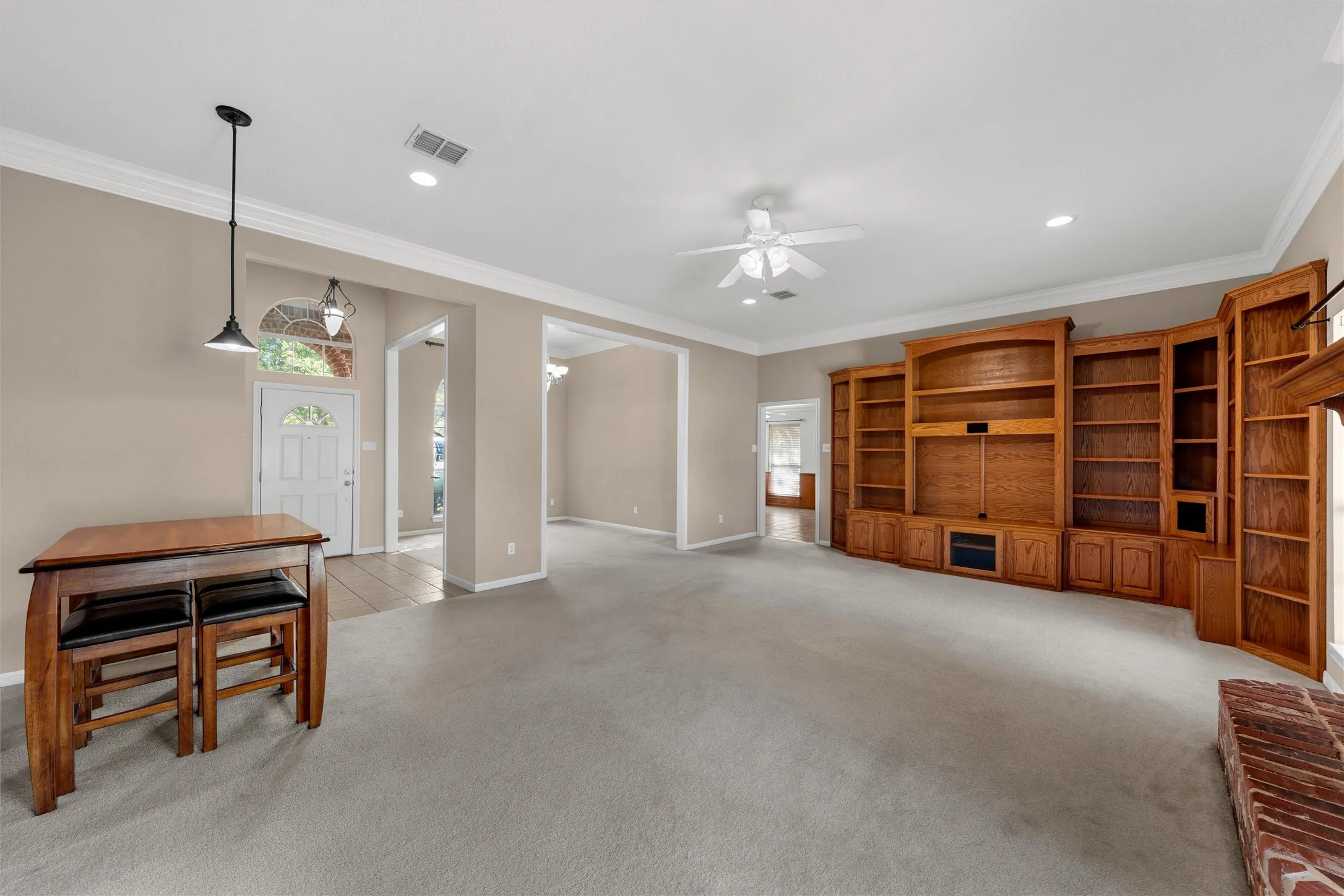 Single Family Residence For Sale in Mc Lennan County , 1223 Oakmanor Circle, Hewitt, Texas 76643, 4 Bedroom, 3 Bathroom, 2 Garage spaces, 2,308 Sqft, built in 2002, mls#21383220, Real Estate Agent in Hewitt, Homes For Sale in Mc Lennan county, Homes For Sale in Hewitt, Realtor in Hewitt Texas, Real Estate Brokerage Independent Realty Texas, Luminita Cordes Realtor