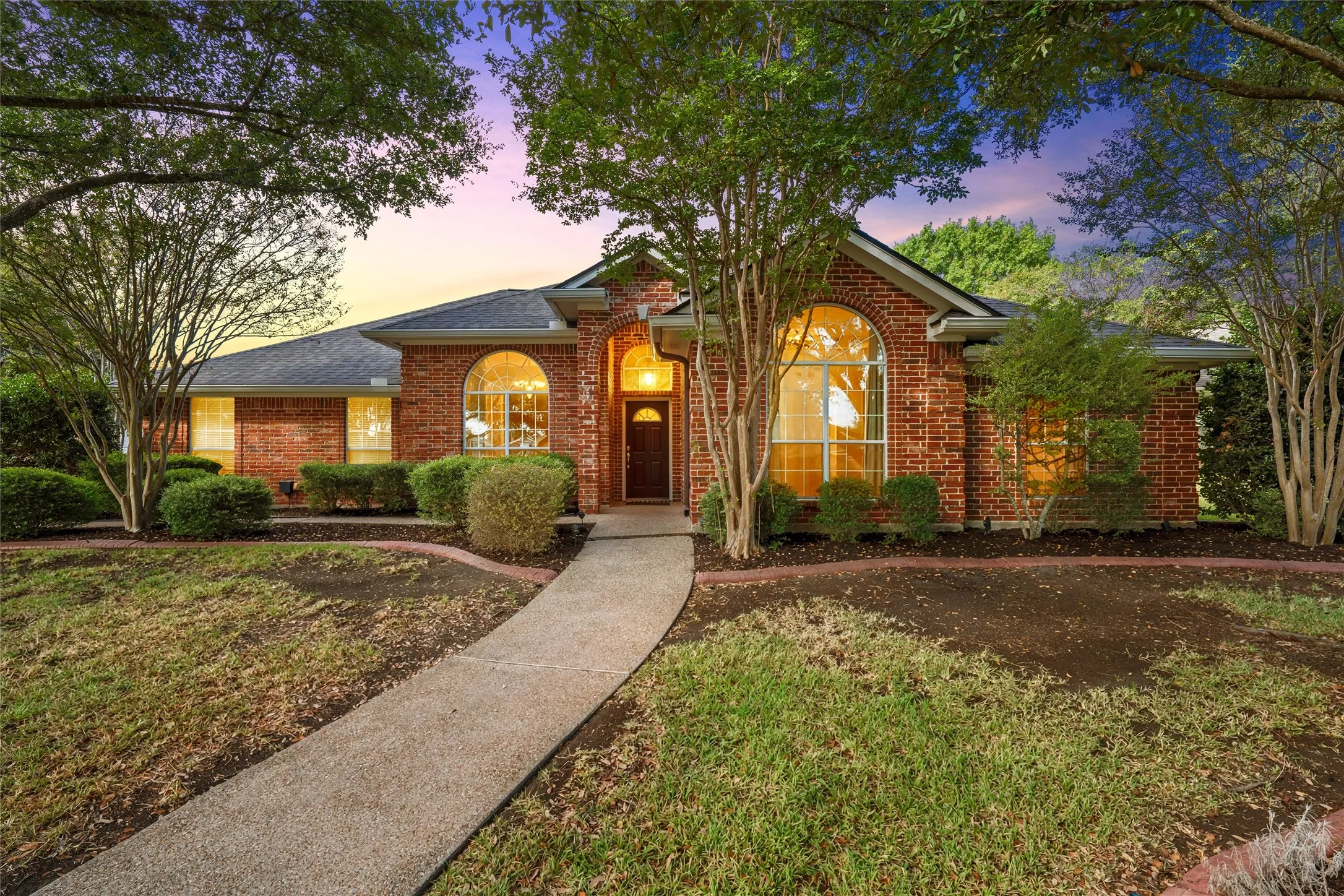 Single Family Residence For Sale in Mc Lennan County , 1223 Oakmanor Circle, Hewitt, Texas 76643, 4 Bedroom, 3 Bathroom, 2 Garage spaces, 2,308 Sqft, built in 2002, mls#21383220, Real Estate Agent in Hewitt, Homes For Sale in Mc Lennan county, Homes For Sale in Hewitt, Realtor in Hewitt Texas, Real Estate Brokerage Independent Realty Texas, Luminita Cordes Realtor