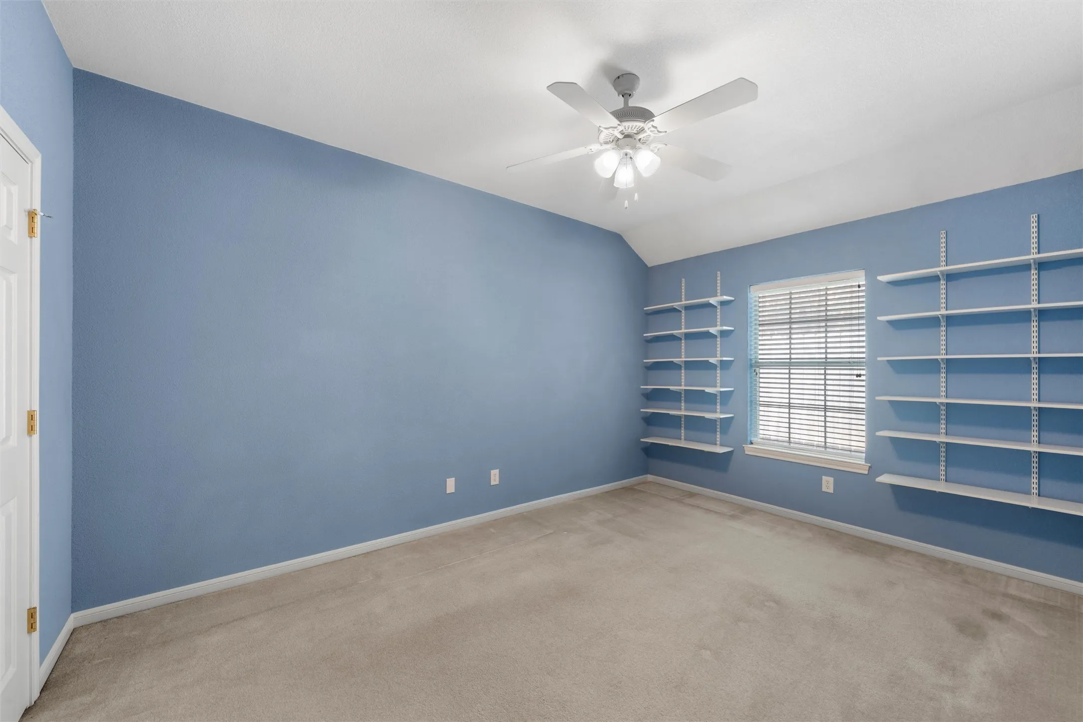 Single Family Residence For Sale in Mc Lennan County , 1223 Oakmanor Circle, Hewitt, Texas 76643, 4 Bedroom, 3 Bathroom, 2 Garage spaces, 2,308 Sqft, built in 2002, mls#21383220, Real Estate Agent in Hewitt, Homes For Sale in Mc Lennan county, Homes For Sale in Hewitt, Realtor in Hewitt Texas, Real Estate Brokerage Independent Realty Texas, Luminita Cordes Realtor