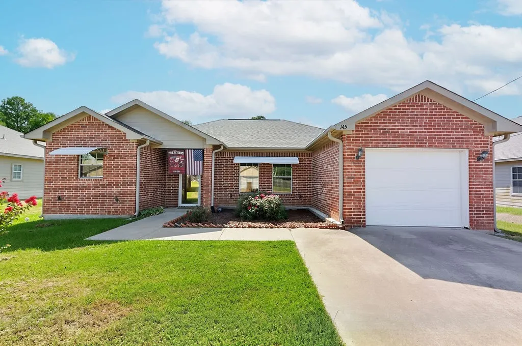 Single Family Residence For Sale in Camp County , 145 Tupelo, Pittsburg, Texas 75686, 3 Bedroom, 2 Bathroom, 1 Garage spaces, 1,442 Sqft, built in 2019, mls#21385231, Real Estate Agent in Pittsburg, Homes For Sale in Camp county, Homes For Sale in Pittsburg, Realtor in Pittsburg Texas, Real Estate Brokerage Independent Realty Texas, Luminita Cordes Realtor