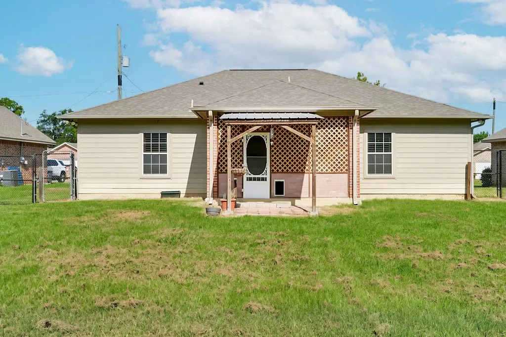 Single Family Residence For Sale in Camp County , 145 Tupelo, Pittsburg, Texas 75686, 3 Bedroom, 2 Bathroom, 1 Garage spaces, 1,442 Sqft, built in 2019, mls#21385231, Real Estate Agent in Pittsburg, Homes For Sale in Camp county, Homes For Sale in Pittsburg, Realtor in Pittsburg Texas, Real Estate Brokerage Independent Realty Texas, Luminita Cordes Realtor
