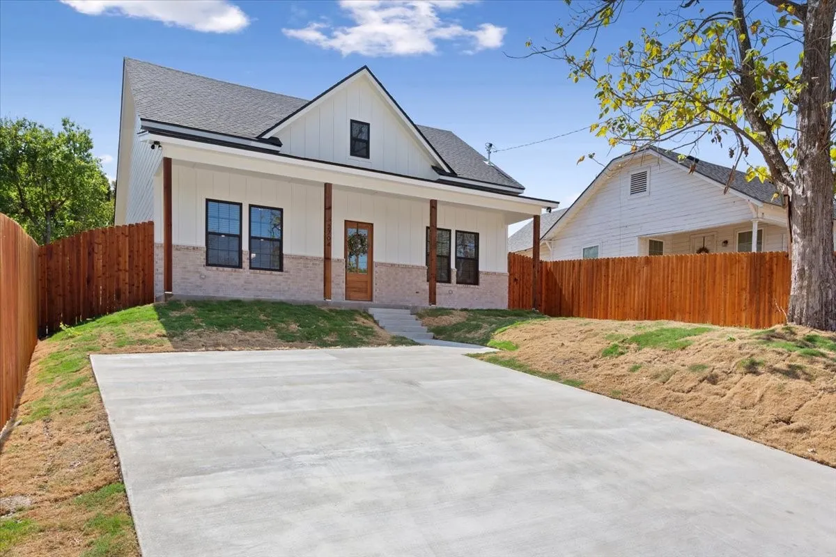Single Family Residence For Sale in Mc Lennan County , 2704 Clay Avenue, Waco, Texas 76711, 3 Bedroom, 2 Bathroom, Garage spaces, 1,606 Sqft, built in 2026, mls#21385229, Real Estate Agent in Waco, Homes For Sale in Mc Lennan county, Homes For Sale in Waco, Realtor in Waco Texas, Real Estate Brokerage Independent Realty Texas, Luminita Cordes Realtor