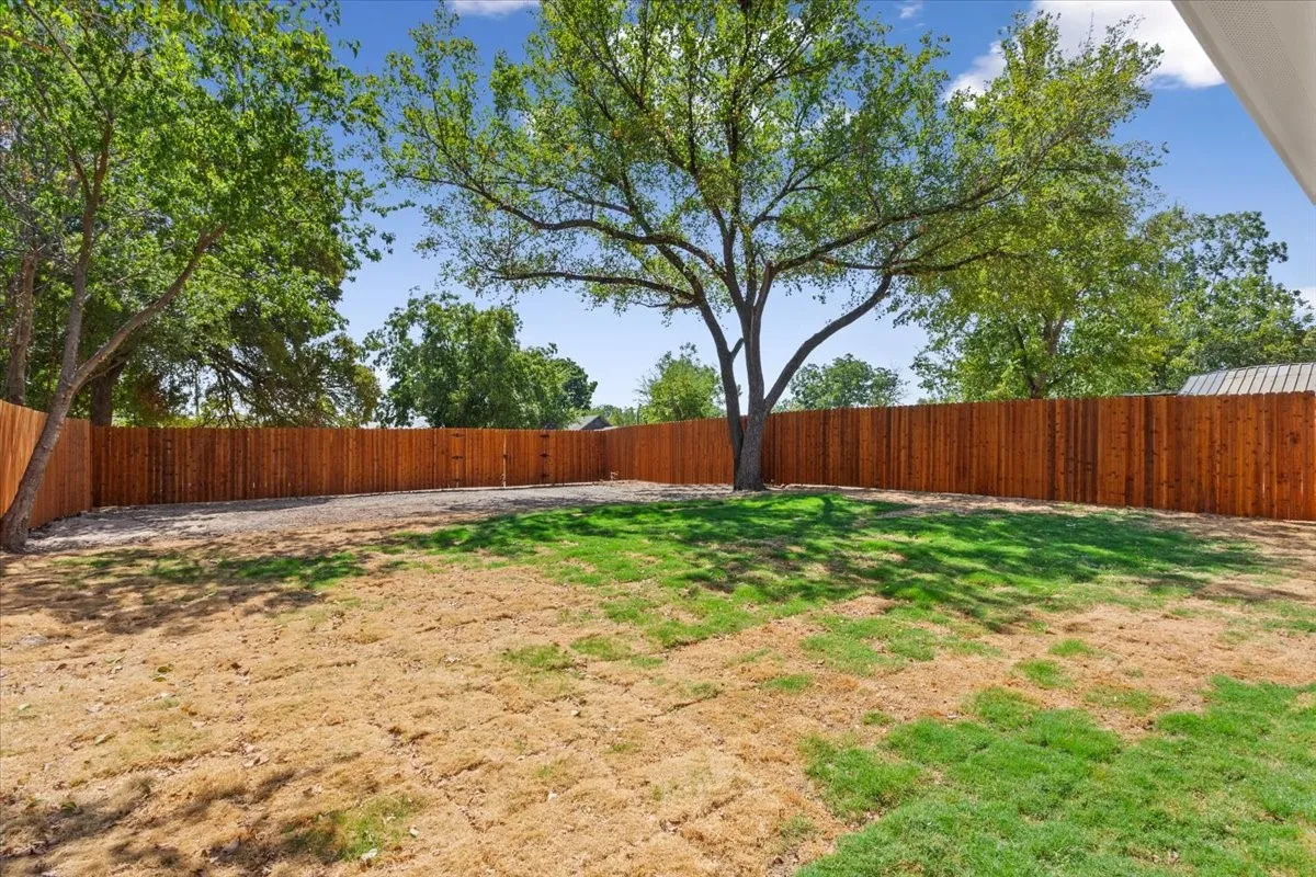 Single Family Residence For Sale in Mc Lennan County , 2704 Clay Avenue, Waco, Texas 76711, 3 Bedroom, 2 Bathroom, Garage spaces, 1,606 Sqft, built in 2026, mls#21385229, Real Estate Agent in Waco, Homes For Sale in Mc Lennan county, Homes For Sale in Waco, Realtor in Waco Texas, Real Estate Brokerage Independent Realty Texas, Luminita Cordes Realtor