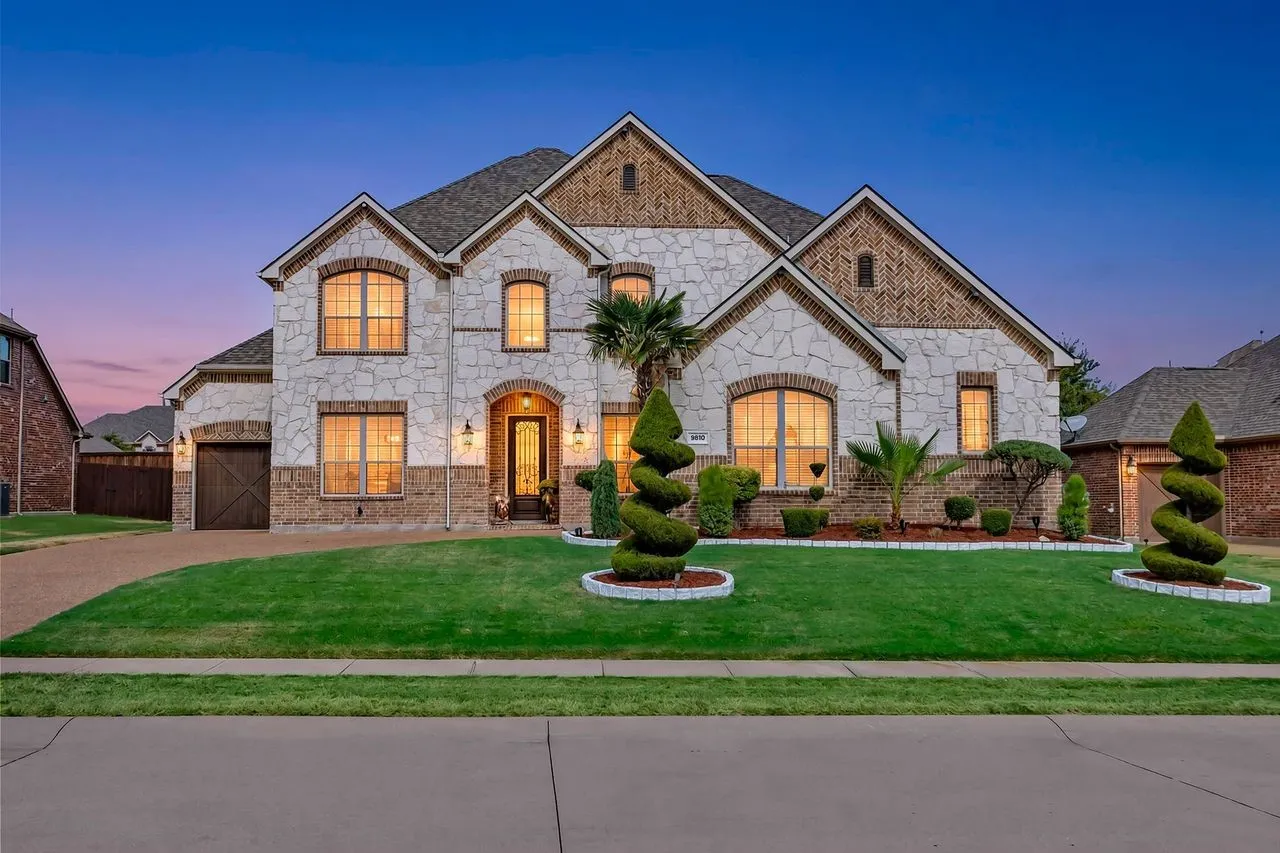 Single Family Residence For Sale in Dallas County , 9810 Clubhouse Circle, Rowlett, Texas 75089, 4 Bedroom, 5 Bathroom, 3 Garage spaces, 3,865 Sqft, built in 2014, mls#21383480, Real Estate Agent in Rowlett, Homes For Sale in Dallas county, Homes For Sale in Rowlett, Realtor in Rowlett Texas, Real Estate Brokerage Independent Realty Texas, Luminita Cordes Realtor