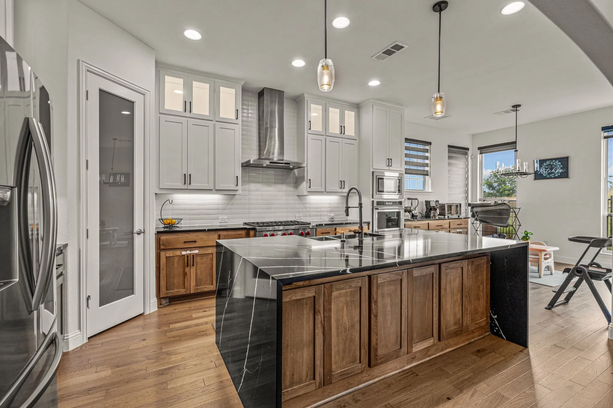 Single Family Residence For Sale in Denton County , 1721 Clem Castle Drive, Carrollton, Texas 75010, 5 Bedroom, 6 Bathroom, 3 Garage spaces, 4,266 Sqft, built in 2021, mls#21385234, Real Estate Agent in Carrollton, Homes For Sale in Denton county, Homes For Sale in Carrollton, Realtor in Carrollton Texas, Real Estate Brokerage Independent Realty Texas, Luminita Cordes Realtor