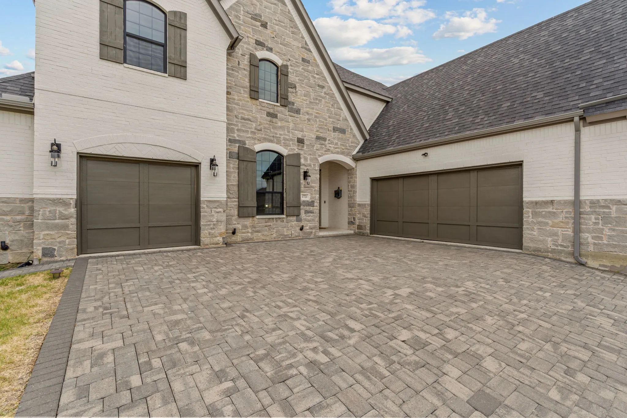 Single Family Residence For Sale in Denton County , 1721 Clem Castle Drive, Carrollton, Texas 75010, 5 Bedroom, 6 Bathroom, 3 Garage spaces, 4,266 Sqft, built in 2021, mls#21385234, Real Estate Agent in Carrollton, Homes For Sale in Denton county, Homes For Sale in Carrollton, Realtor in Carrollton Texas, Real Estate Brokerage Independent Realty Texas, Luminita Cordes Realtor