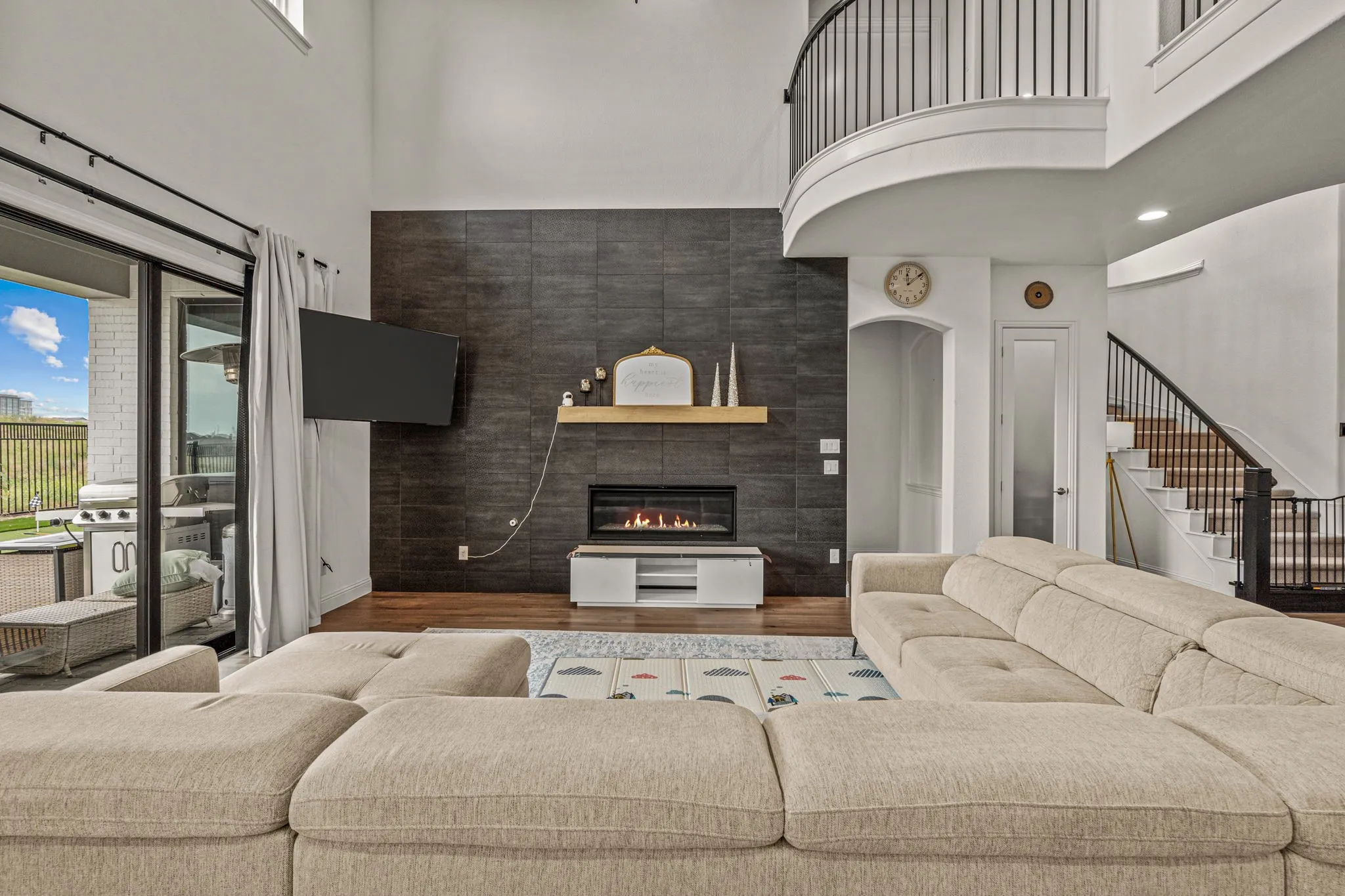 Single Family Residence For Sale in Denton County , 1721 Clem Castle Drive, Carrollton, Texas 75010, 5 Bedroom, 6 Bathroom, 3 Garage spaces, 4,266 Sqft, built in 2021, mls#21385234, Real Estate Agent in Carrollton, Homes For Sale in Denton county, Homes For Sale in Carrollton, Realtor in Carrollton Texas, Real Estate Brokerage Independent Realty Texas, Luminita Cordes Realtor
