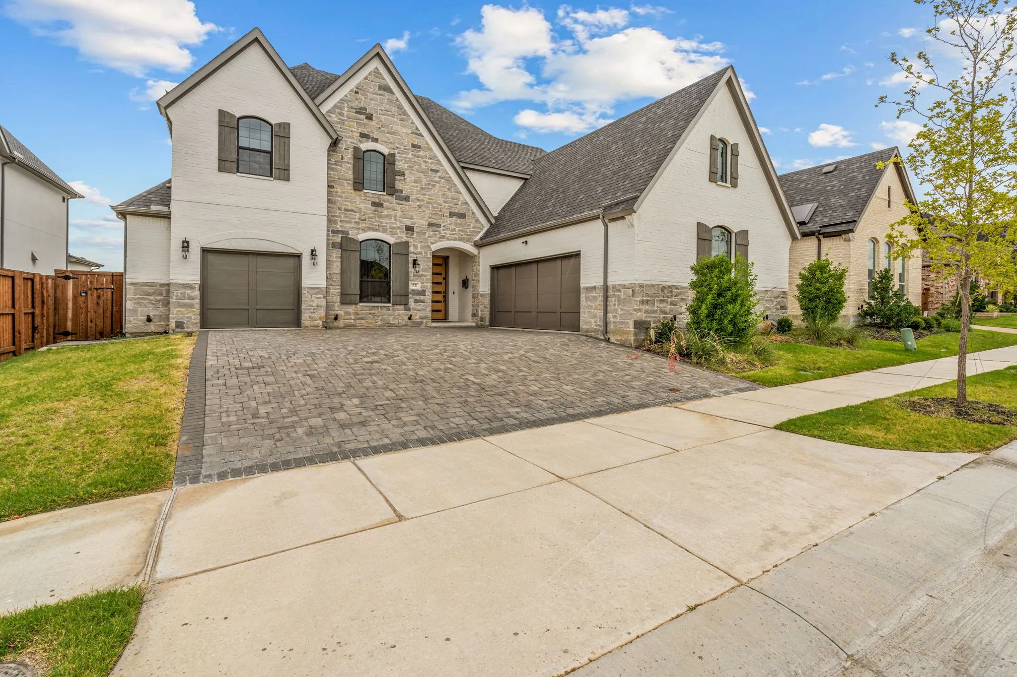 Single Family Residence For Sale in Denton County , 1721 Clem Castle Drive, Carrollton, Texas 75010, 5 Bedroom, 6 Bathroom, 3 Garage spaces, 4,266 Sqft, built in 2021, mls#21385234, Real Estate Agent in Carrollton, Homes For Sale in Denton county, Homes For Sale in Carrollton, Realtor in Carrollton Texas, Real Estate Brokerage Independent Realty Texas, Luminita Cordes Realtor