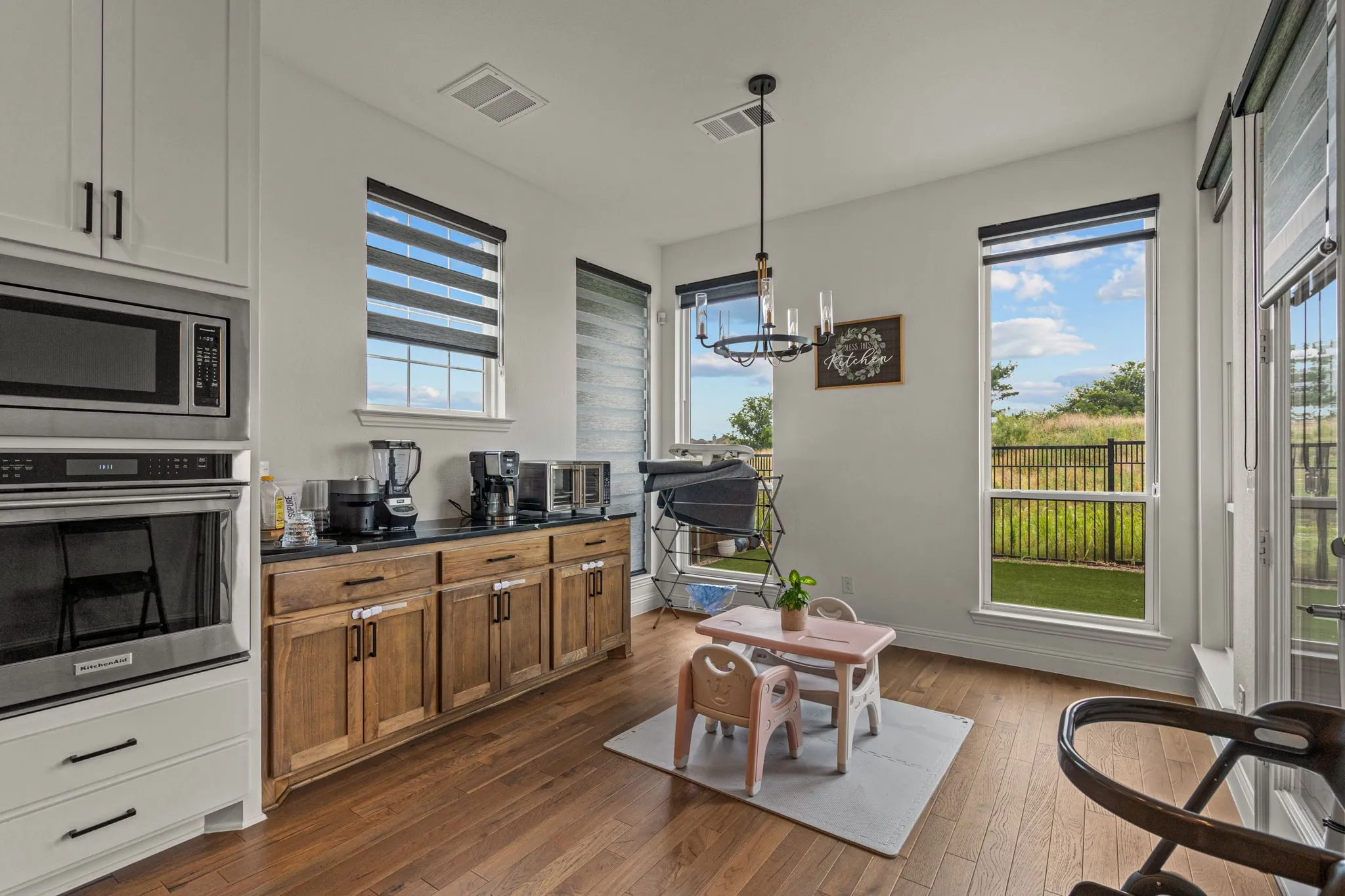 Single Family Residence For Sale in Denton County , 1721 Clem Castle Drive, Carrollton, Texas 75010, 5 Bedroom, 6 Bathroom, 3 Garage spaces, 4,266 Sqft, built in 2021, mls#21385234, Real Estate Agent in Carrollton, Homes For Sale in Denton county, Homes For Sale in Carrollton, Realtor in Carrollton Texas, Real Estate Brokerage Independent Realty Texas, Luminita Cordes Realtor