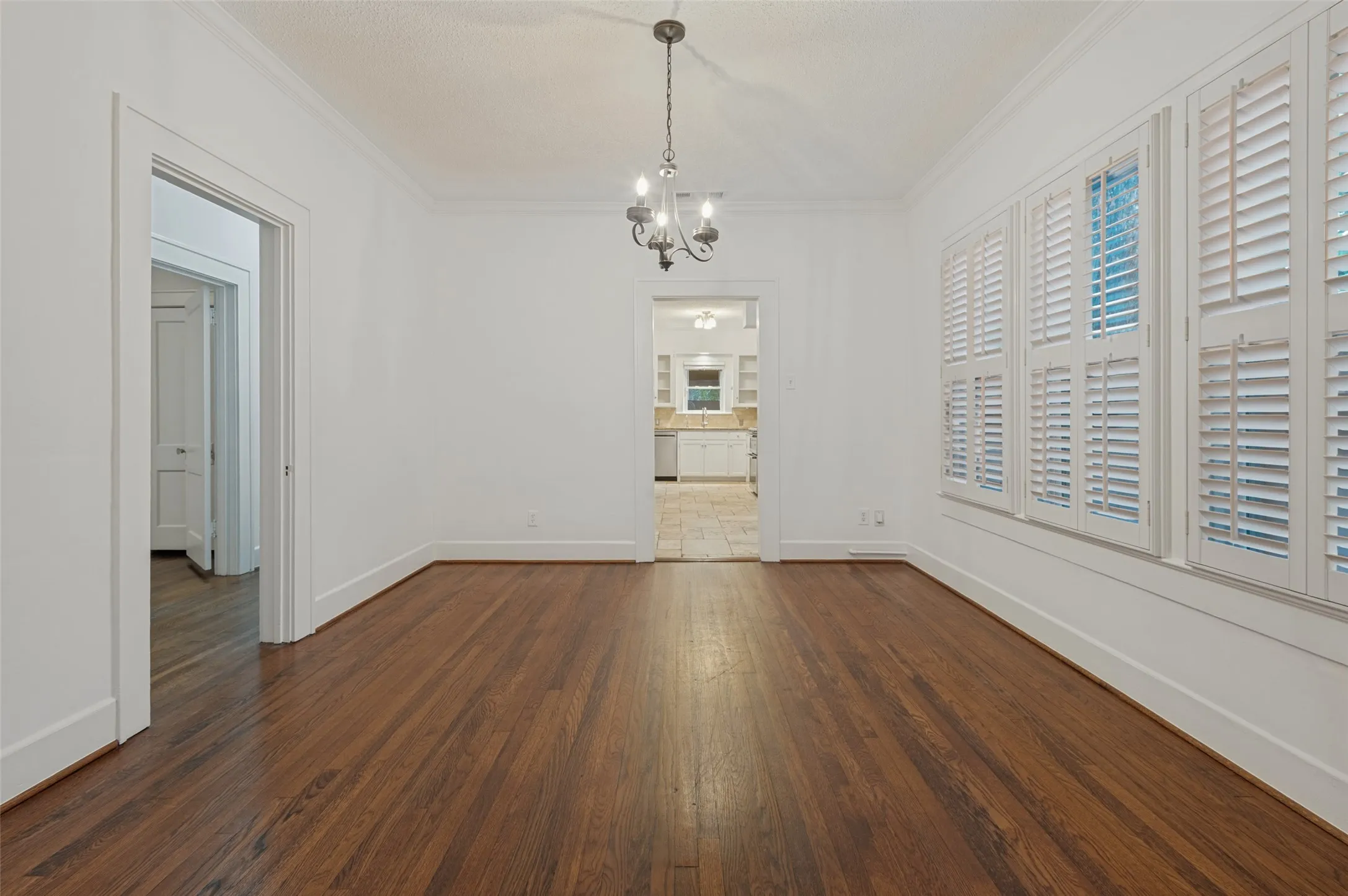 Single Family Residence For Rent in Dallas County , 5606 Mercedes Avenue, Dallas, Texas 75206, 3 Bedroom, 2 Bathroom, 2 Garage spaces, 1,788 Sqft, built in 1926, mls#21385166, Real Estate Agent in Dallas, Homes For Rent in Dallas county, Homes For Rent in Dallas, Realtor in Dallas Texas, Real Estate Brokerage Independent Realty Texas, Luminita Cordes Realtor