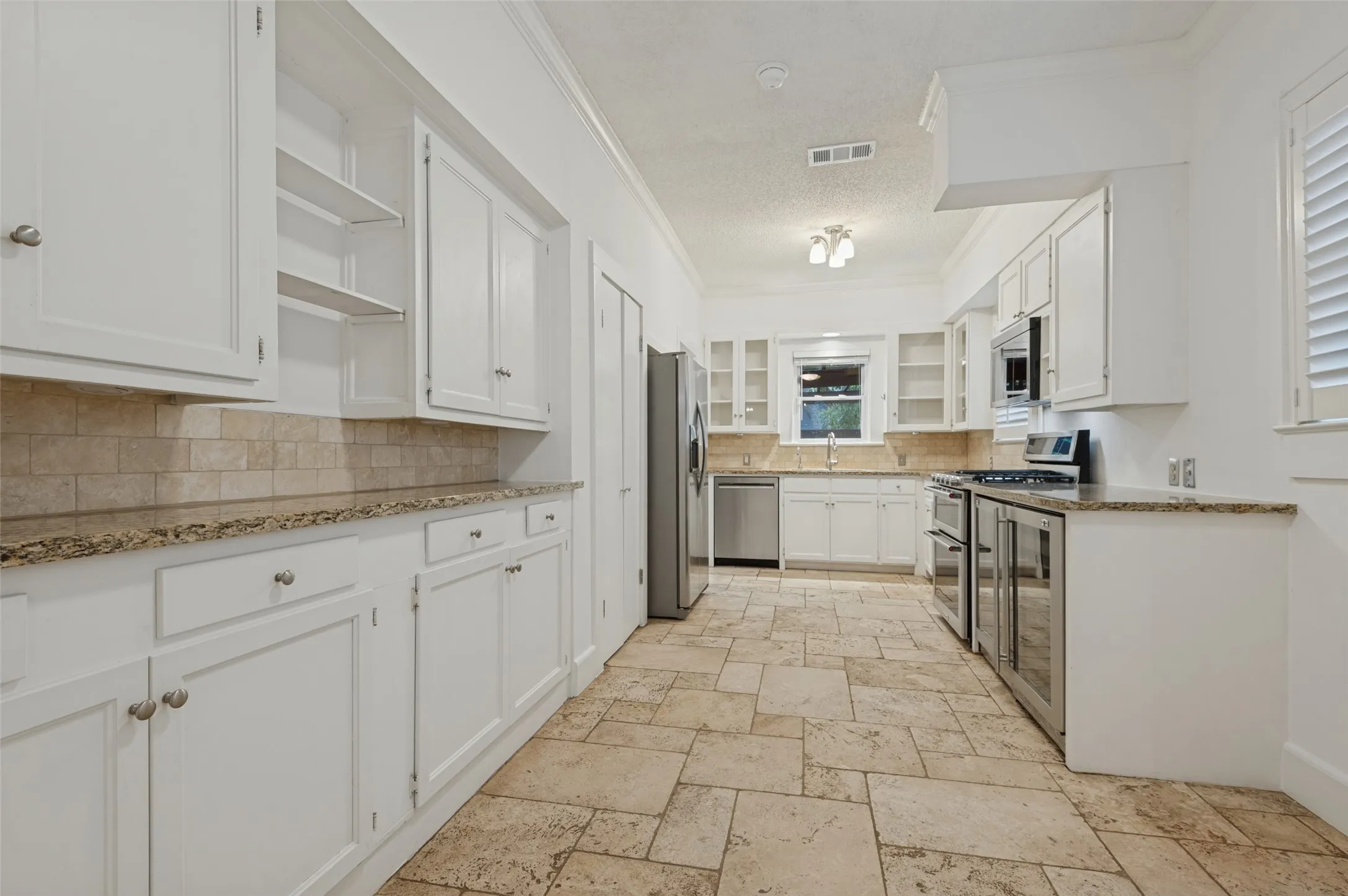 Single Family Residence For Rent in Dallas County , 5606 Mercedes Avenue, Dallas, Texas 75206, 3 Bedroom, 2 Bathroom, 2 Garage spaces, 1,788 Sqft, built in 1926, mls#21385166, Real Estate Agent in Dallas, Homes For Rent in Dallas county, Homes For Rent in Dallas, Realtor in Dallas Texas, Real Estate Brokerage Independent Realty Texas, Luminita Cordes Realtor