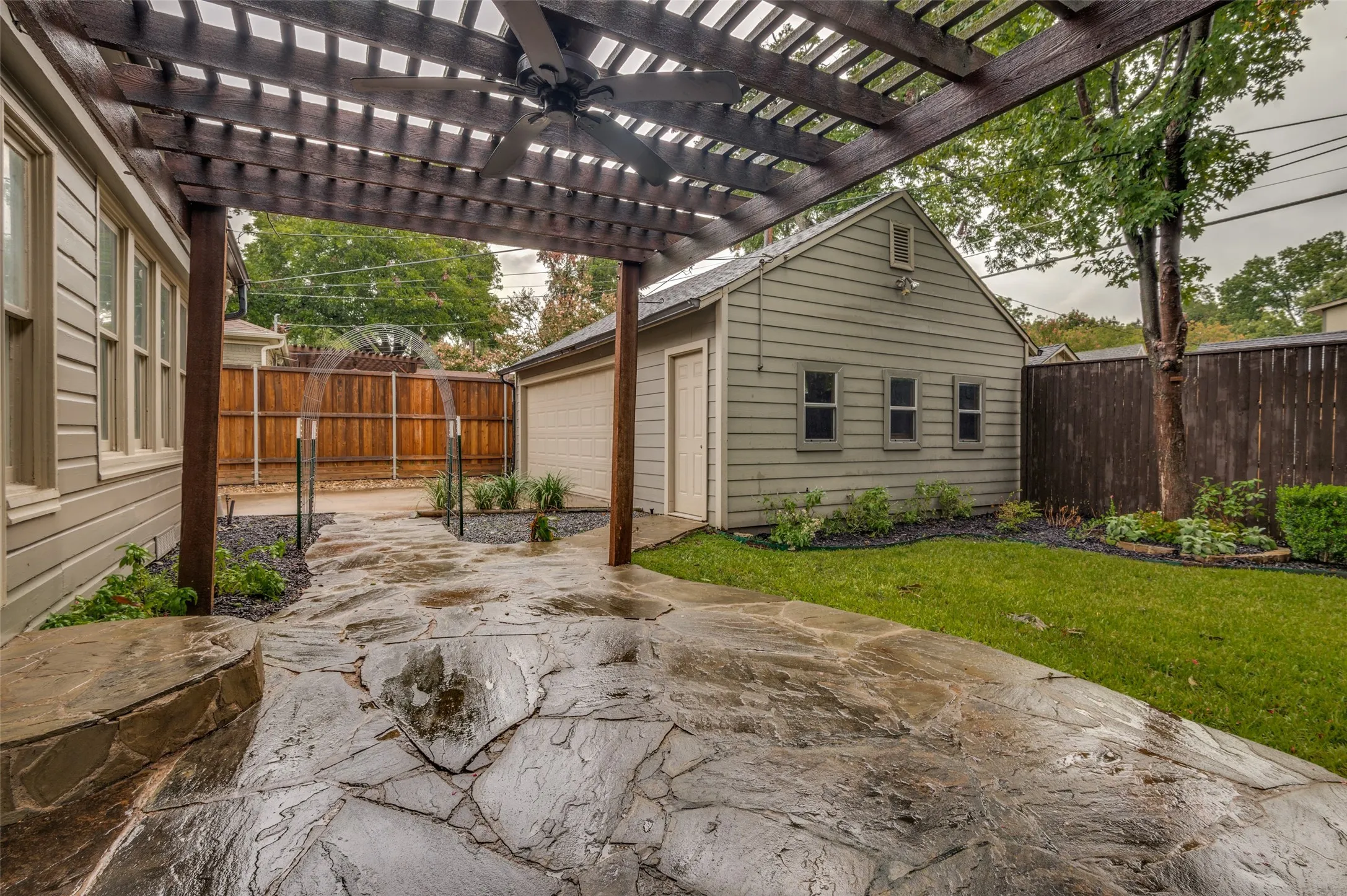 Single Family Residence For Rent in Dallas County , 5606 Mercedes Avenue, Dallas, Texas 75206, 3 Bedroom, 2 Bathroom, 2 Garage spaces, 1,788 Sqft, built in 1926, mls#21385166, Real Estate Agent in Dallas, Homes For Rent in Dallas county, Homes For Rent in Dallas, Realtor in Dallas Texas, Real Estate Brokerage Independent Realty Texas, Luminita Cordes Realtor