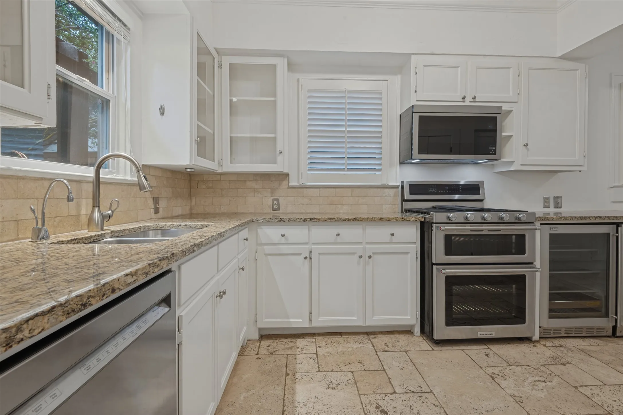 Single Family Residence For Rent in Dallas County , 5606 Mercedes Avenue, Dallas, Texas 75206, 3 Bedroom, 2 Bathroom, 2 Garage spaces, 1,788 Sqft, built in 1926, mls#21385166, Real Estate Agent in Dallas, Homes For Rent in Dallas county, Homes For Rent in Dallas, Realtor in Dallas Texas, Real Estate Brokerage Independent Realty Texas, Luminita Cordes Realtor