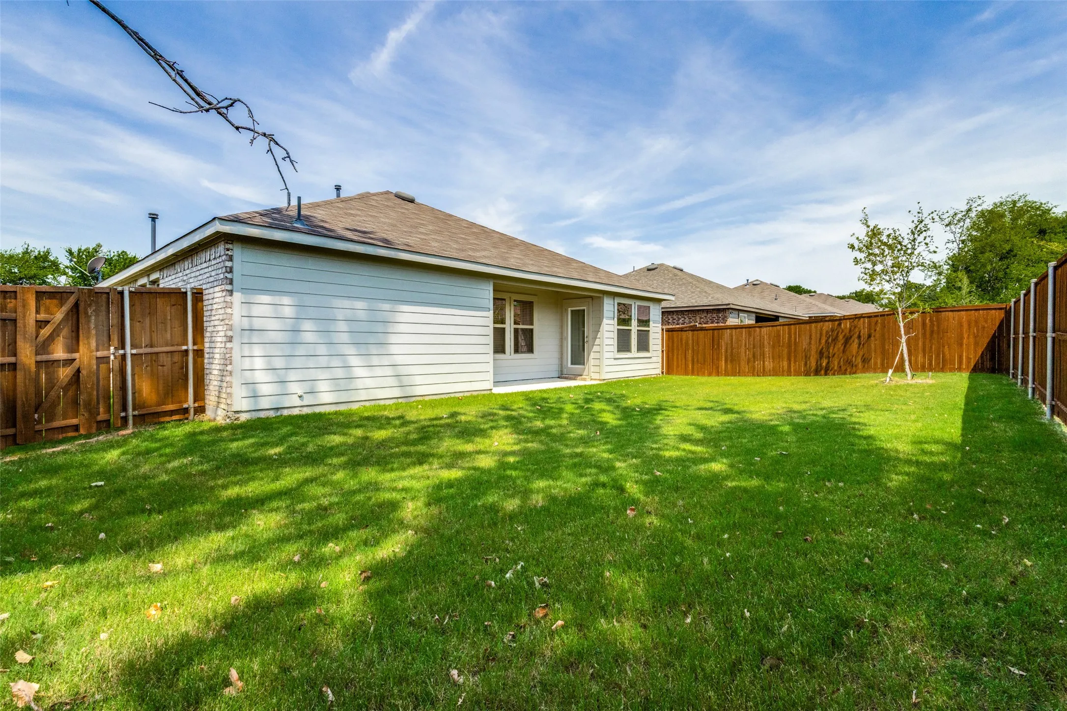 Single Family Residence For Sale in Grayson County , 2311 San Jacinto Way, Sherman, Texas 75090, 3 Bedroom, 2 Bathroom, 2 Garage spaces, 1,297 Sqft, built in 2023, mls#21384101, Real Estate Agent in Sherman, Homes For Sale in Grayson county, Homes For Sale in Sherman, Realtor in Sherman Texas, Real Estate Brokerage Independent Realty Texas, Luminita Cordes Realtor