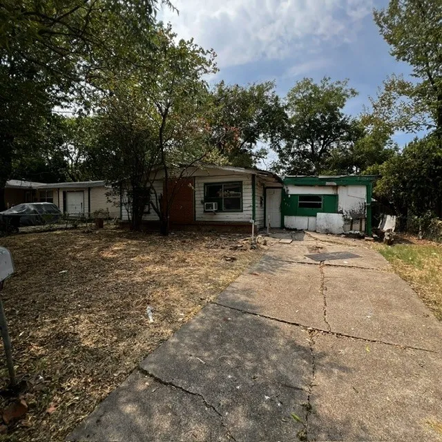 Single Family Residence For Sale in Dallas County , 211 Hamden Lane, Mesquite, Texas 75149, 3 Bedroom, 1 Bathroom, 1 Garage spaces, 1,196 Sqft, built in 1955, mls#21385240, Real Estate Agent in Mesquite, Homes For Sale in Dallas county, Homes For Sale in Mesquite, Realtor in Mesquite Texas, Real Estate Brokerage Independent Realty Texas, Luminita Cordes Realtor