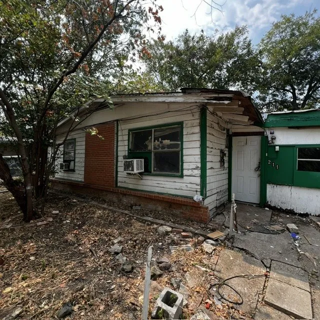 Single Family Residence For Sale in Dallas County , 211 Hamden Lane, Mesquite, Texas 75149, 3 Bedroom, 1 Bathroom, 1 Garage spaces, 1,196 Sqft, built in 1955, mls#21385240, Real Estate Agent in Mesquite, Homes For Sale in Dallas county, Homes For Sale in Mesquite, Realtor in Mesquite Texas, Real Estate Brokerage Independent Realty Texas, Luminita Cordes Realtor