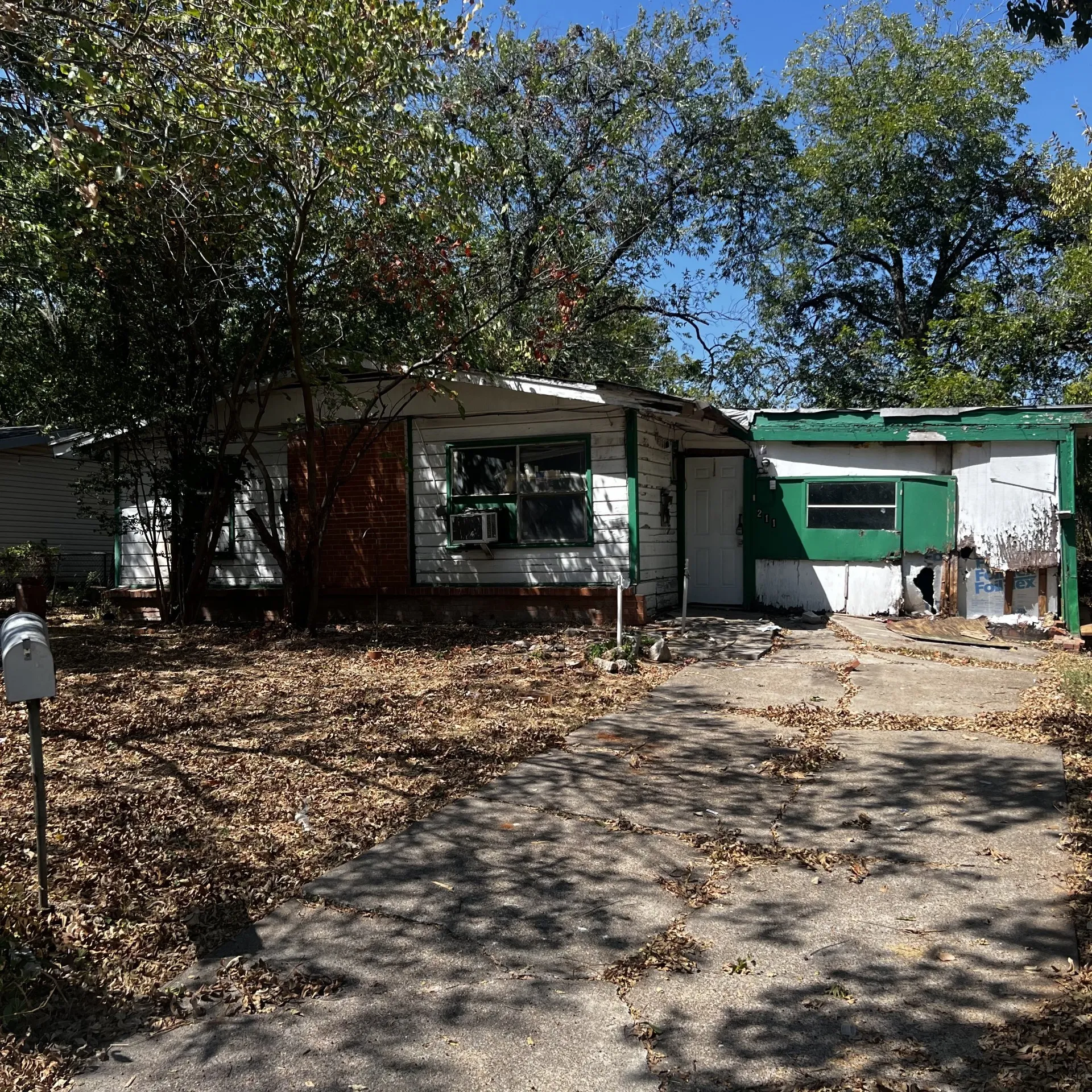 Single Family Residence For Sale in Dallas County , 211 Hamden Lane, Mesquite, Texas 75149, 3 Bedroom, 1 Bathroom, 1 Garage spaces, 1,196 Sqft, built in 1955, mls#21385240, Real Estate Agent in Mesquite, Homes For Sale in Dallas county, Homes For Sale in Mesquite, Realtor in Mesquite Texas, Real Estate Brokerage Independent Realty Texas, Luminita Cordes Realtor