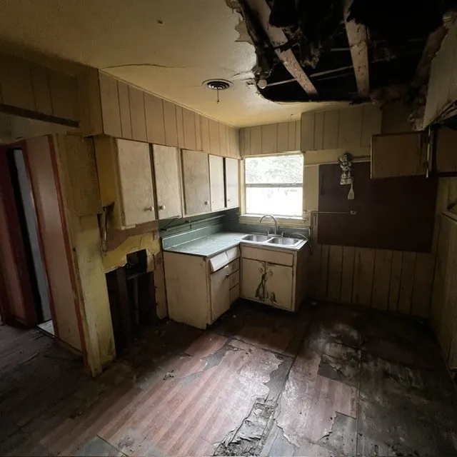Single Family Residence For Sale in Dallas County , 211 Hamden Lane, Mesquite, Texas 75149, 3 Bedroom, 1 Bathroom, 1 Garage spaces, 1,196 Sqft, built in 1955, mls#21385240, Real Estate Agent in Mesquite, Homes For Sale in Dallas county, Homes For Sale in Mesquite, Realtor in Mesquite Texas, Real Estate Brokerage Independent Realty Texas, Luminita Cordes Realtor