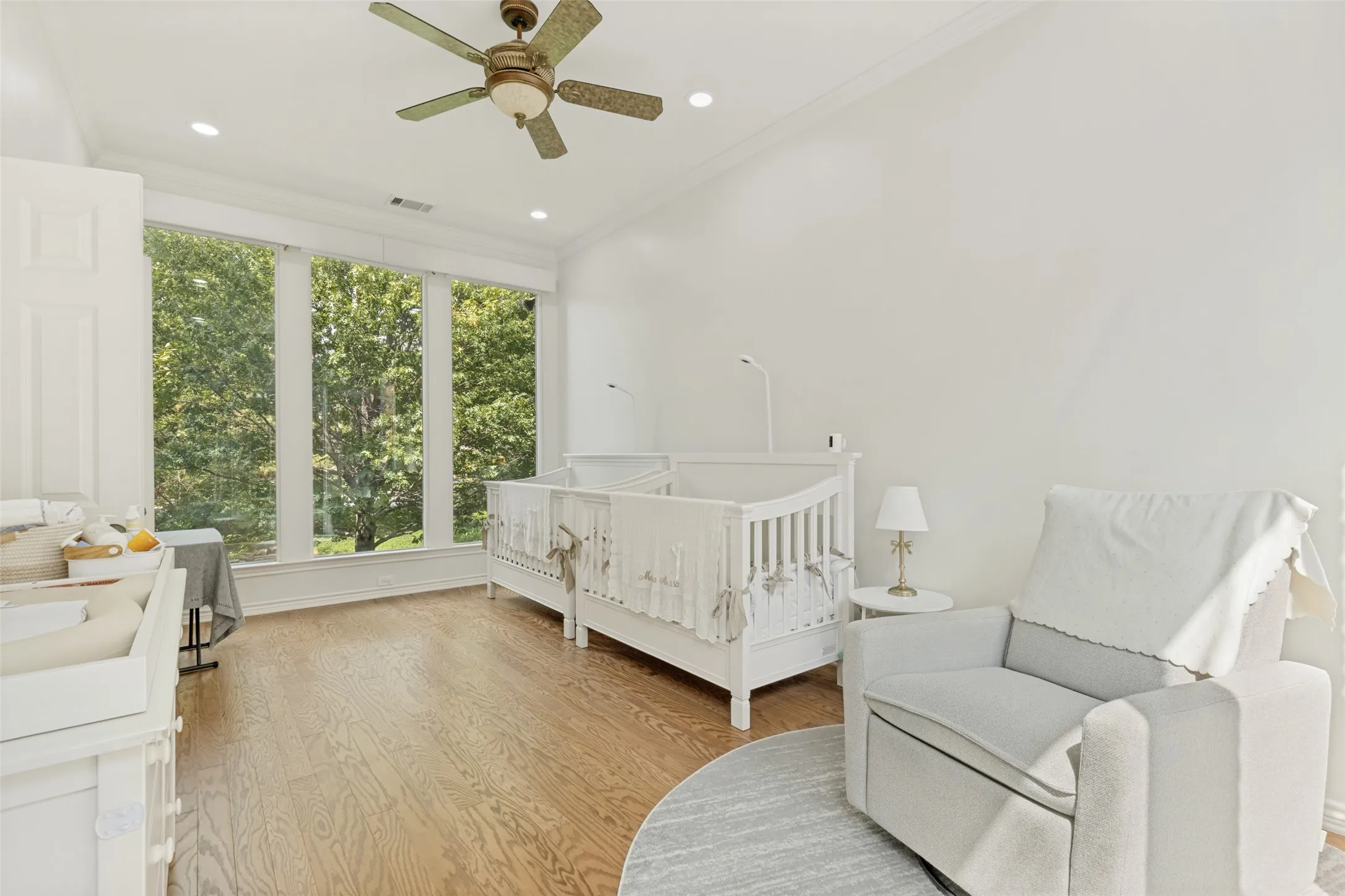 Single Family Residence For Sale in Dallas County , 7 Queensview Court, Dallas, Texas 75225, 4 Bedroom, 4 Bathroom, 2 Garage spaces, 4,037 Sqft, built in 1980, mls#21385245, Real Estate Agent in Dallas, Homes For Sale in Dallas county, Homes For Sale in Dallas, Realtor in Dallas Texas, Real Estate Brokerage Independent Realty Texas, Luminita Cordes Realtor