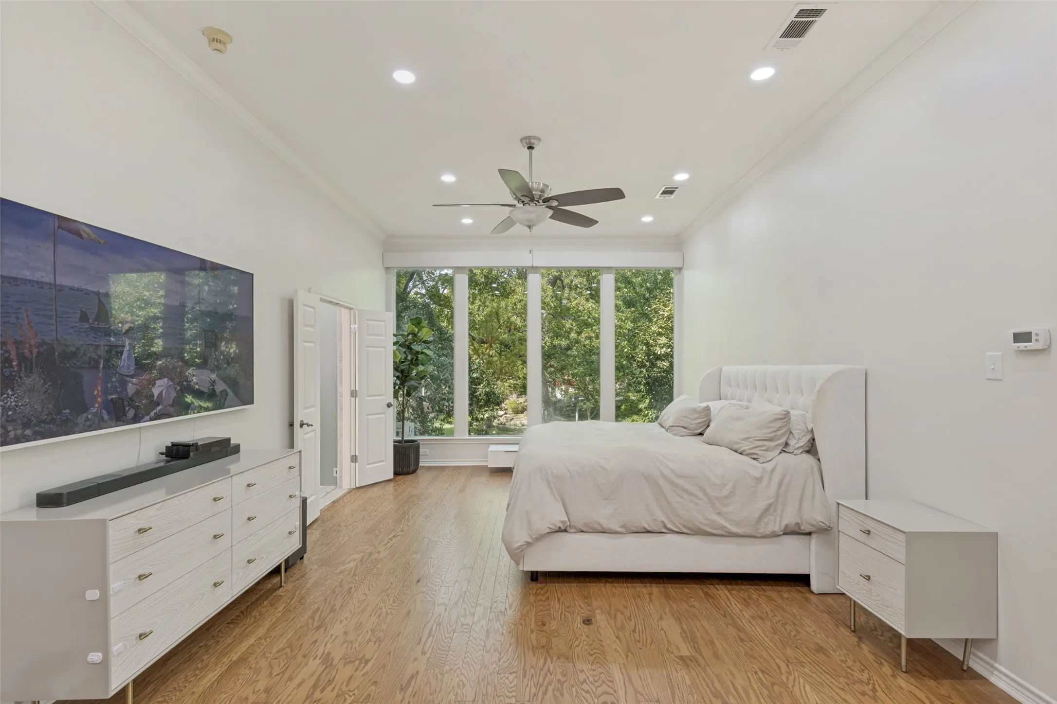 Single Family Residence For Sale in Dallas County , 7 Queensview Court, Dallas, Texas 75225, 4 Bedroom, 4 Bathroom, 2 Garage spaces, 4,037 Sqft, built in 1980, mls#21385245, Real Estate Agent in Dallas, Homes For Sale in Dallas county, Homes For Sale in Dallas, Realtor in Dallas Texas, Real Estate Brokerage Independent Realty Texas, Luminita Cordes Realtor