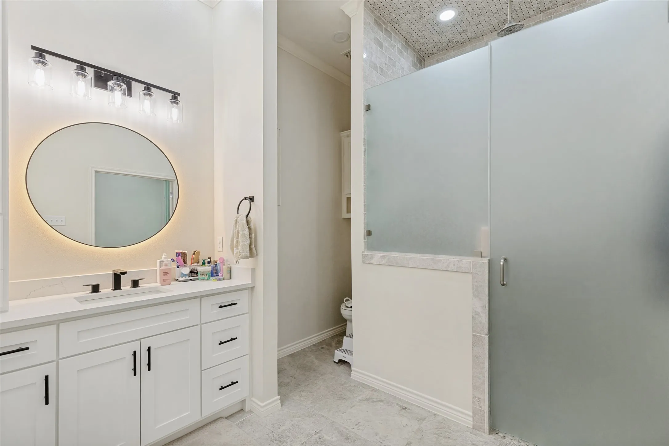 Single Family Residence For Sale in Dallas County , 7 Queensview Court, Dallas, Texas 75225, 4 Bedroom, 4 Bathroom, 2 Garage spaces, 4,037 Sqft, built in 1980, mls#21385245, Real Estate Agent in Dallas, Homes For Sale in Dallas county, Homes For Sale in Dallas, Realtor in Dallas Texas, Real Estate Brokerage Independent Realty Texas, Luminita Cordes Realtor