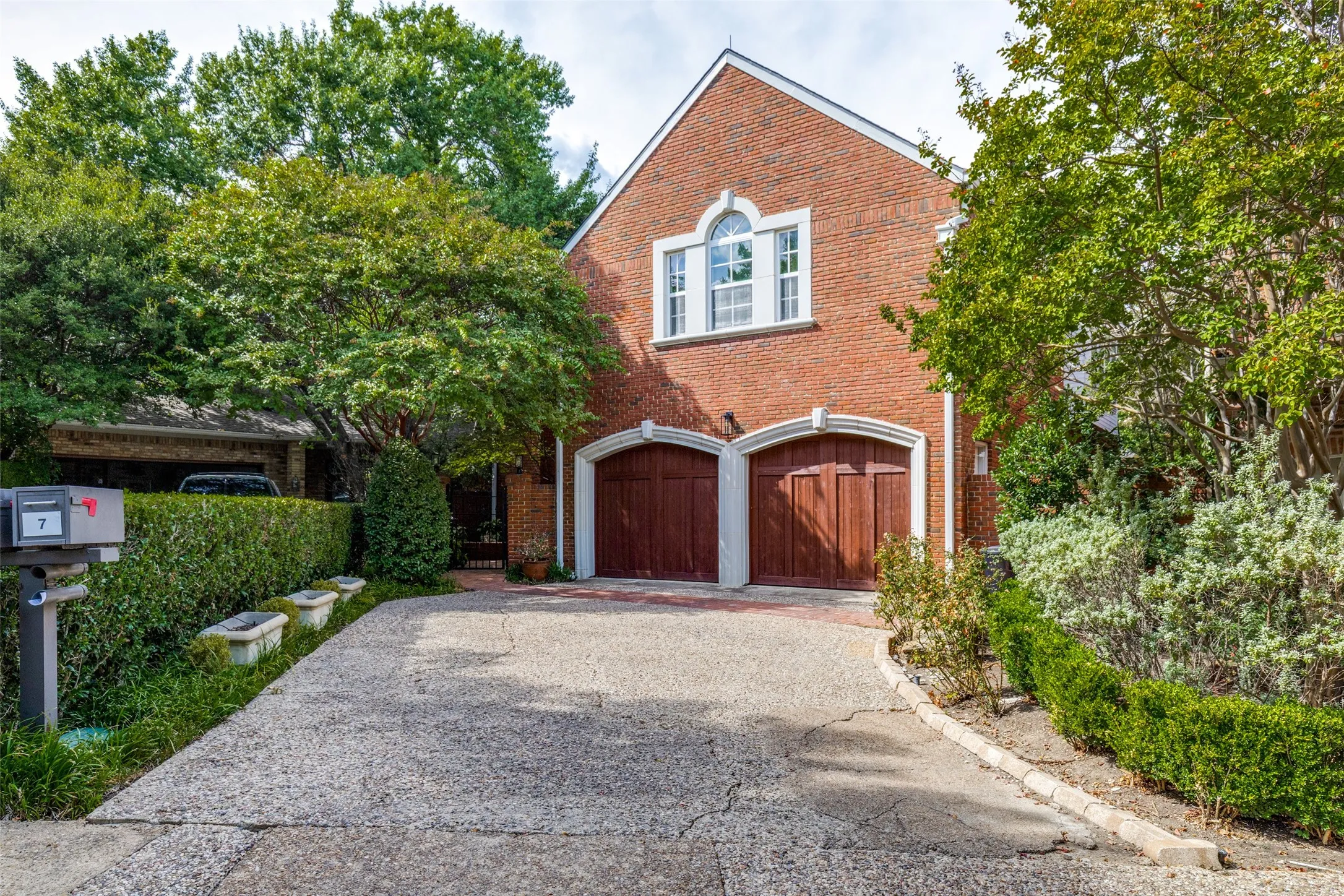 Single Family Residence For Sale in Dallas County , 7 Queensview Court, Dallas, Texas 75225, 4 Bedroom, 4 Bathroom, 2 Garage spaces, 4,037 Sqft, built in 1980, mls#21385245, Real Estate Agent in Dallas, Homes For Sale in Dallas county, Homes For Sale in Dallas, Realtor in Dallas Texas, Real Estate Brokerage Independent Realty Texas, Luminita Cordes Realtor