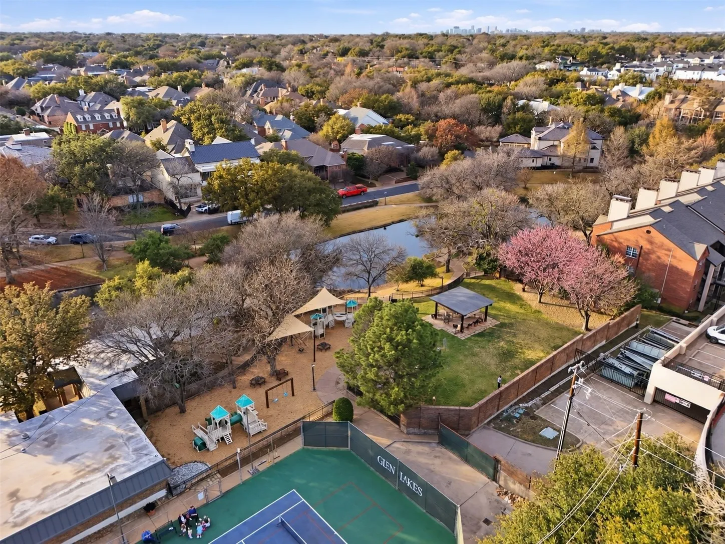 Single Family Residence For Sale in Dallas County , 7 Queensview Court, Dallas, Texas 75225, 4 Bedroom, 4 Bathroom, 2 Garage spaces, 4,037 Sqft, built in 1980, mls#21385245, Real Estate Agent in Dallas, Homes For Sale in Dallas county, Homes For Sale in Dallas, Realtor in Dallas Texas, Real Estate Brokerage Independent Realty Texas, Luminita Cordes Realtor
