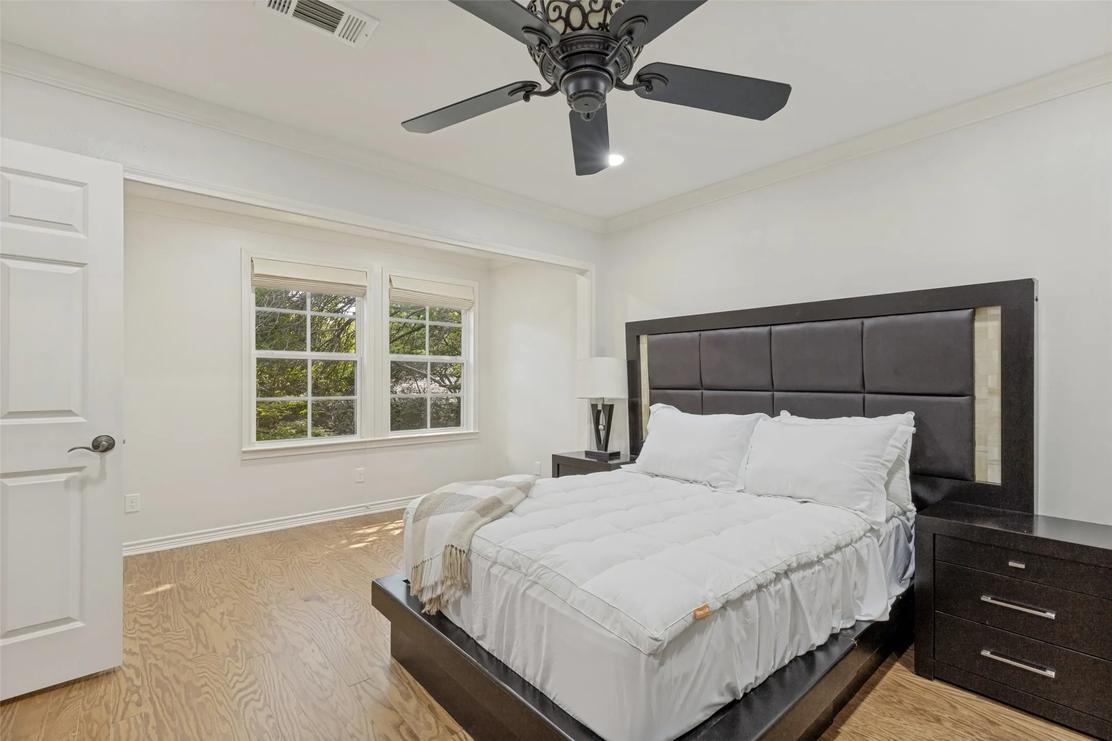 Single Family Residence For Sale in Dallas County , 7 Queensview Court, Dallas, Texas 75225, 4 Bedroom, 4 Bathroom, 2 Garage spaces, 4,037 Sqft, built in 1980, mls#21385245, Real Estate Agent in Dallas, Homes For Sale in Dallas county, Homes For Sale in Dallas, Realtor in Dallas Texas, Real Estate Brokerage Independent Realty Texas, Luminita Cordes Realtor