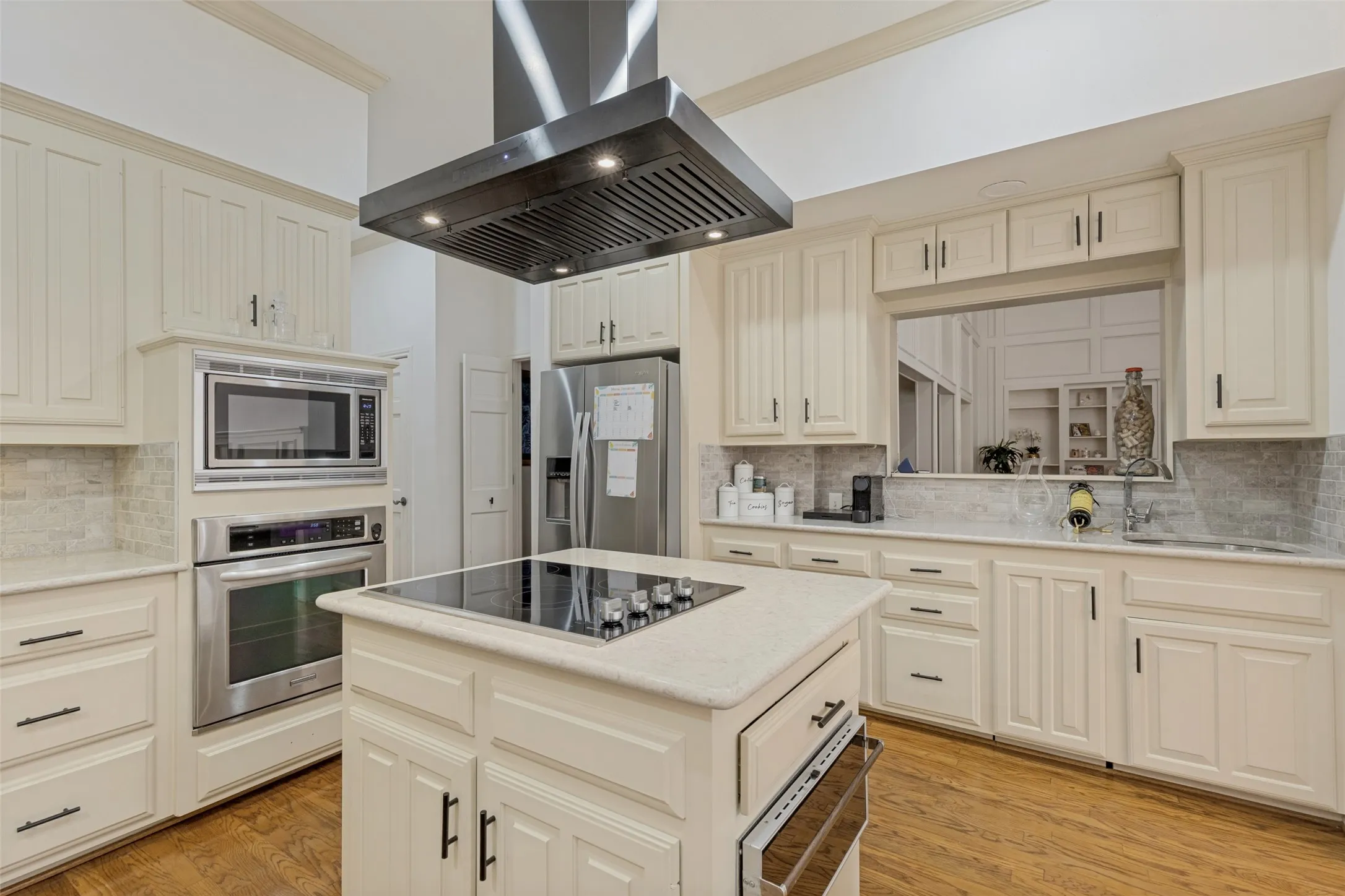 Single Family Residence For Sale in Dallas County , 7 Queensview Court, Dallas, Texas 75225, 4 Bedroom, 4 Bathroom, 2 Garage spaces, 4,037 Sqft, built in 1980, mls#21385245, Real Estate Agent in Dallas, Homes For Sale in Dallas county, Homes For Sale in Dallas, Realtor in Dallas Texas, Real Estate Brokerage Independent Realty Texas, Luminita Cordes Realtor