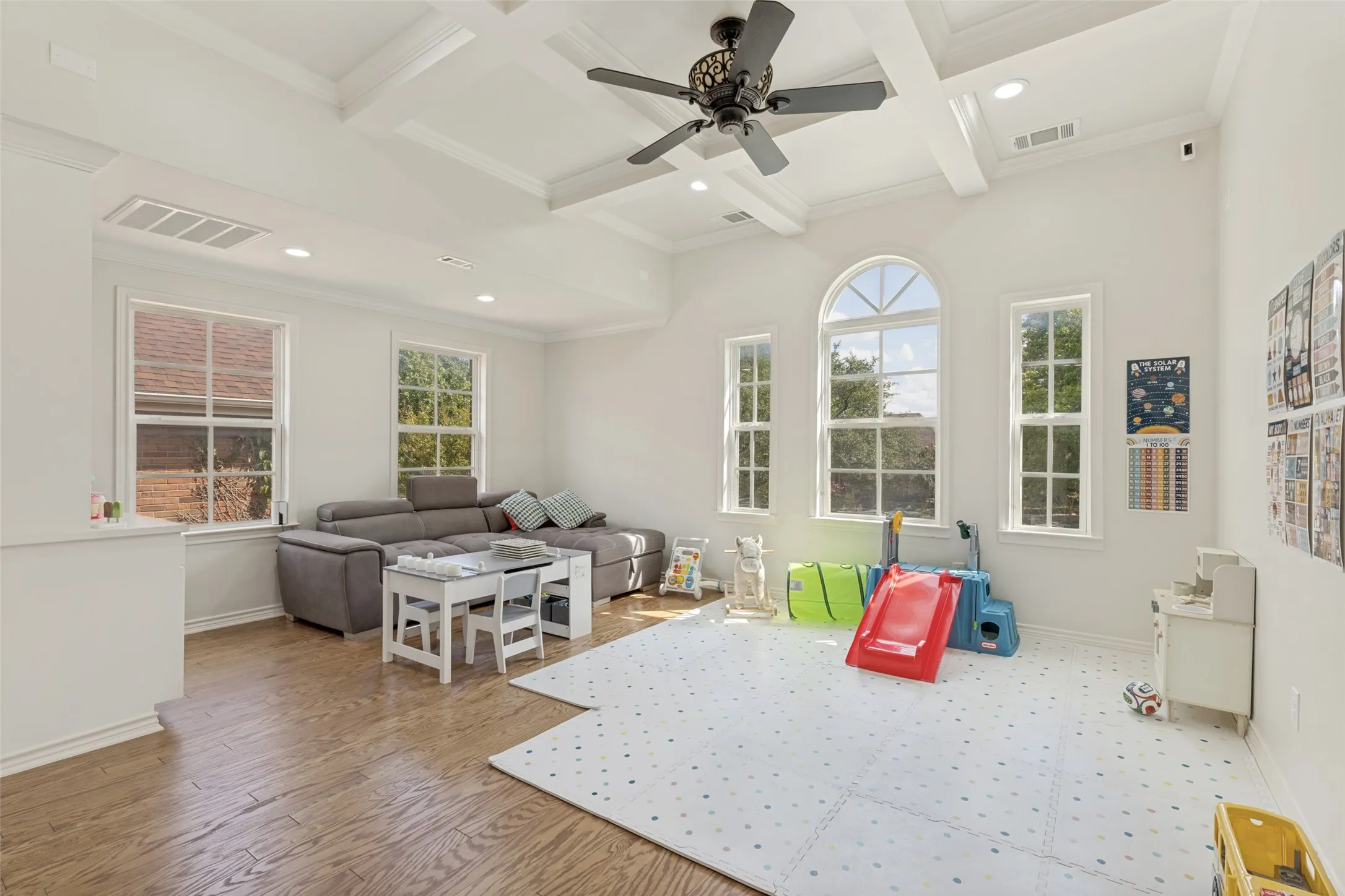 Single Family Residence For Sale in Dallas County , 7 Queensview Court, Dallas, Texas 75225, 4 Bedroom, 4 Bathroom, 2 Garage spaces, 4,037 Sqft, built in 1980, mls#21385245, Real Estate Agent in Dallas, Homes For Sale in Dallas county, Homes For Sale in Dallas, Realtor in Dallas Texas, Real Estate Brokerage Independent Realty Texas, Luminita Cordes Realtor