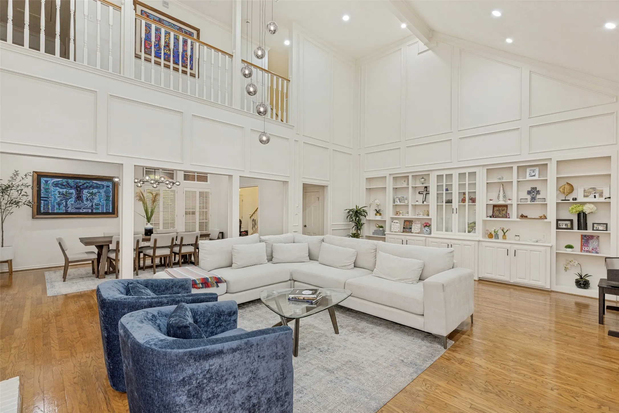 Single Family Residence For Sale in Dallas County , 7 Queensview Court, Dallas, Texas 75225, 4 Bedroom, 4 Bathroom, 2 Garage spaces, 4,037 Sqft, built in 1980, mls#21385245, Real Estate Agent in Dallas, Homes For Sale in Dallas county, Homes For Sale in Dallas, Realtor in Dallas Texas, Real Estate Brokerage Independent Realty Texas, Luminita Cordes Realtor