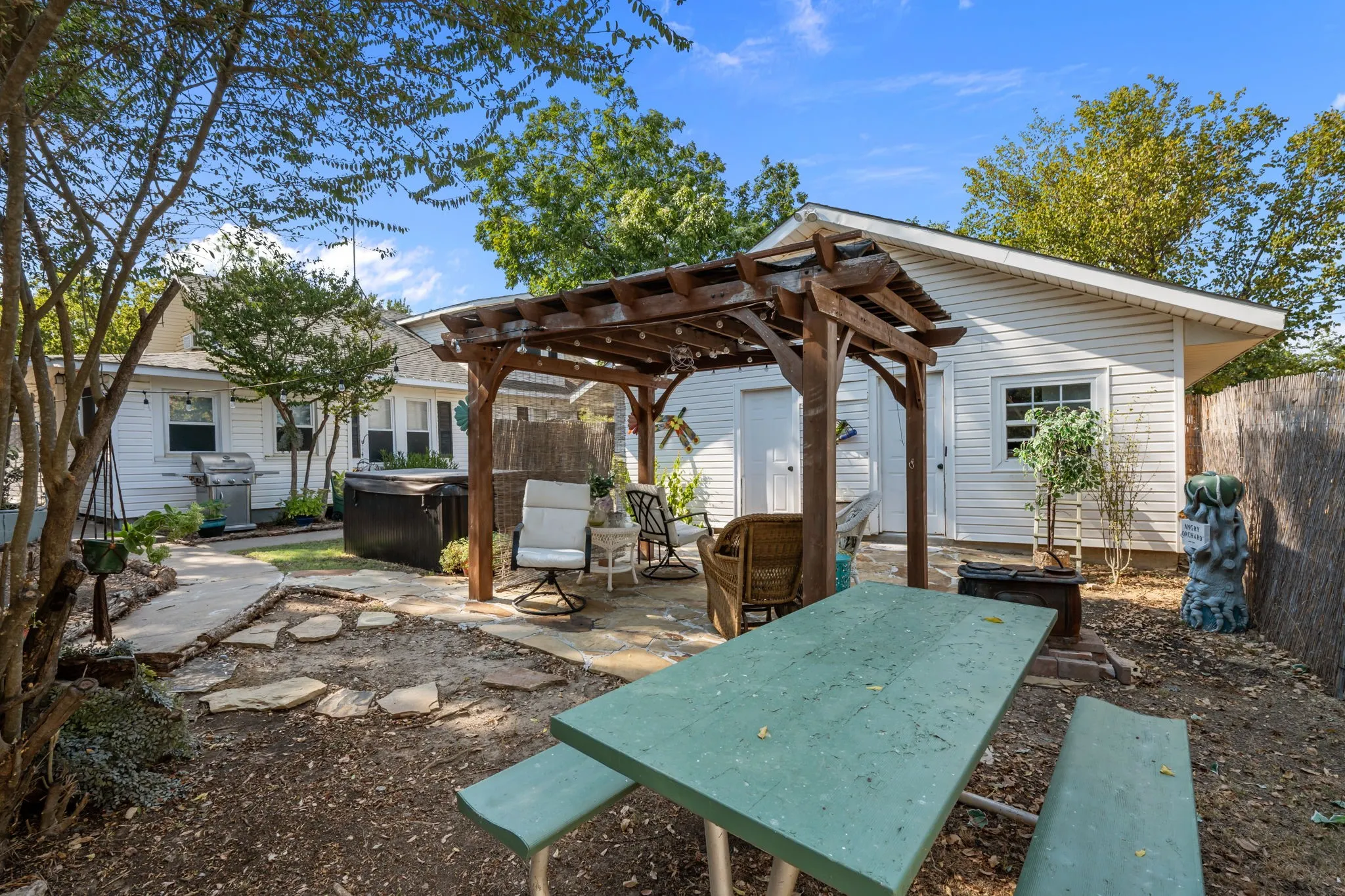 Single Family Residence For Sale in Palo Pinto County , 435 Elm Street, Palo Pinto, Texas 76450, 2 Bedroom, 1 Bathroom, 1 Garage spaces, 1,596 Sqft, built in 1910, mls#21371705, Real Estate Agent in Palo Pinto, Homes For Sale in Palo Pinto county, Homes For Sale in Palo Pinto, Realtor in Palo Pinto Texas, Real Estate Brokerage Independent Realty Texas, Luminita Cordes Realtor