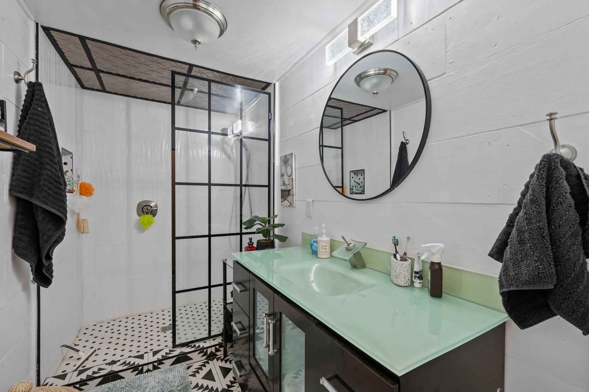 Single Family Residence For Sale in Palo Pinto County , 435 Elm Street, Palo Pinto, Texas 76450, 2 Bedroom, 1 Bathroom, 1 Garage spaces, 1,596 Sqft, built in 1910, mls#21371705, Real Estate Agent in Palo Pinto, Homes For Sale in Palo Pinto county, Homes For Sale in Palo Pinto, Realtor in Palo Pinto Texas, Real Estate Brokerage Independent Realty Texas, Luminita Cordes Realtor