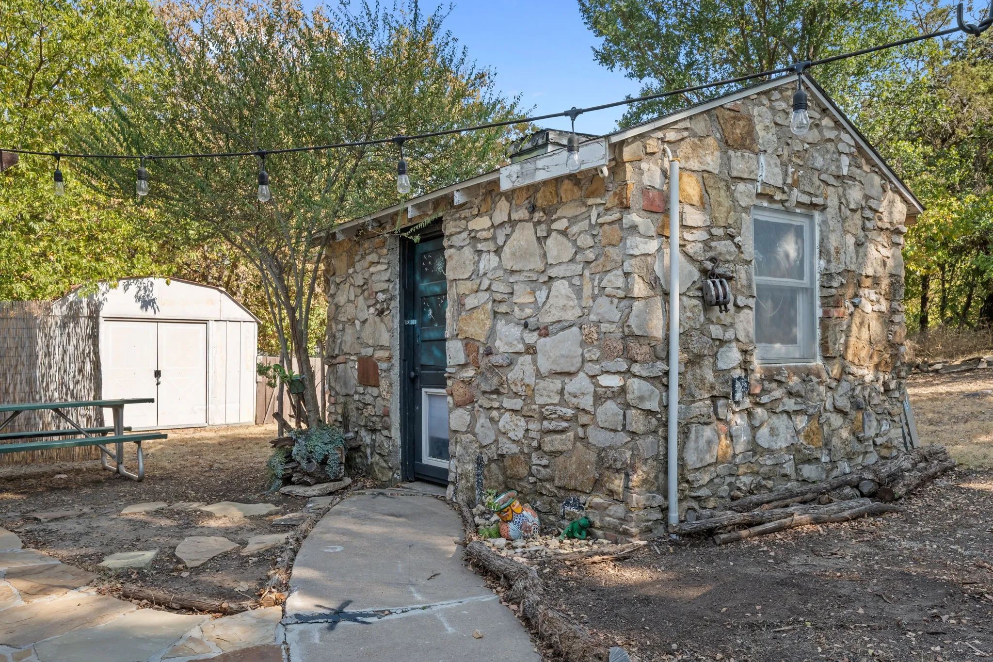 Single Family Residence For Sale in Palo Pinto County , 435 Elm Street, Palo Pinto, Texas 76450, 2 Bedroom, 1 Bathroom, 1 Garage spaces, 1,596 Sqft, built in 1910, mls#21371705, Real Estate Agent in Palo Pinto, Homes For Sale in Palo Pinto county, Homes For Sale in Palo Pinto, Realtor in Palo Pinto Texas, Real Estate Brokerage Independent Realty Texas, Luminita Cordes Realtor